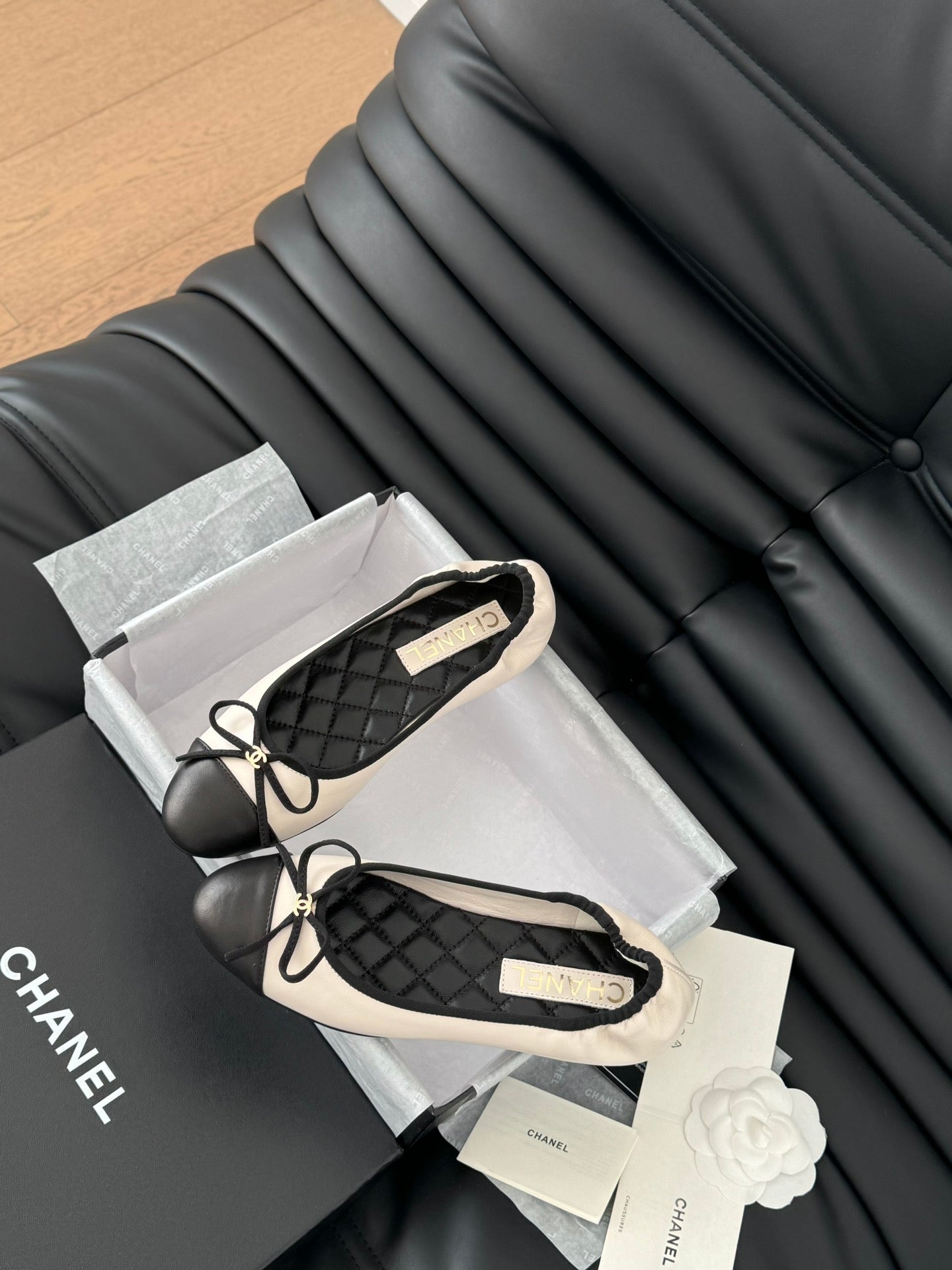 CHANEL Ballet Flats In White Lambskin 143540