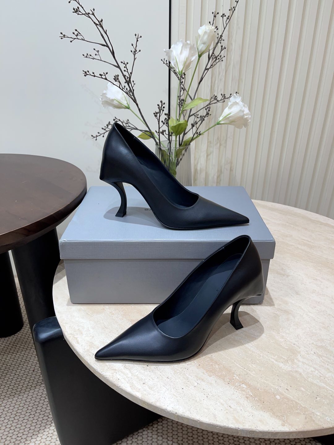 Balanciaga CURVED HEEL SHALLOW MOUTH PUMPS IN BLACK CALFSKIN