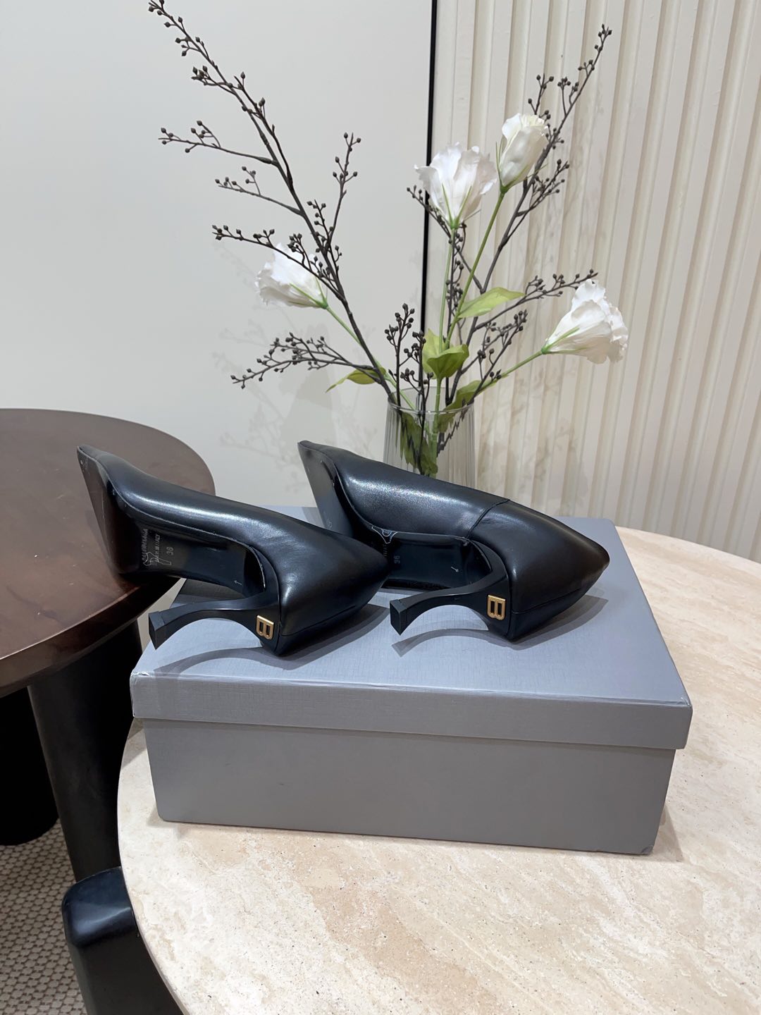 Balanciaga CURVED HEEL SHALLOW MOUTH PUMPS IN BLACK CALFSKIN