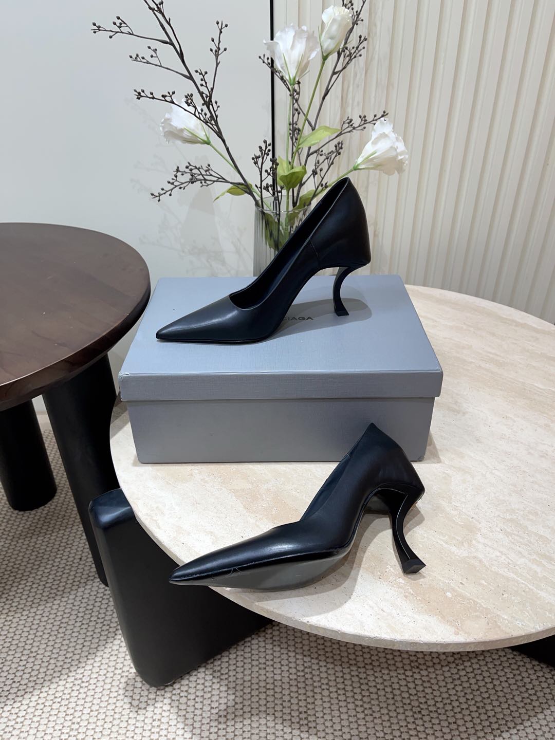 Balanciaga CURVED HEEL SHALLOW MOUTH PUMPS IN BLACK CALFSKIN