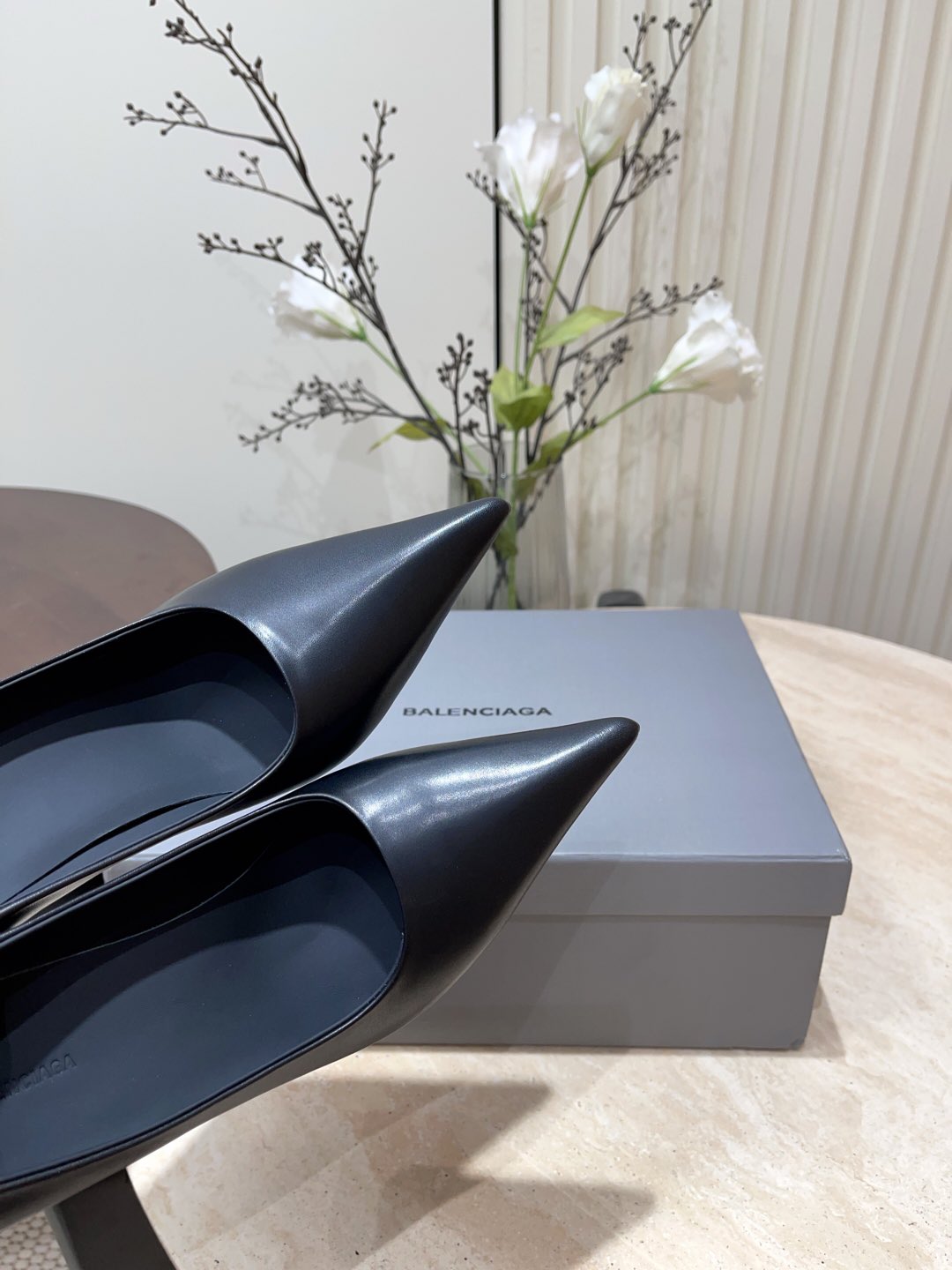 Balanciaga CURVED HEEL SHALLOW MOUTH PUMPS IN BLACK CALFSKIN