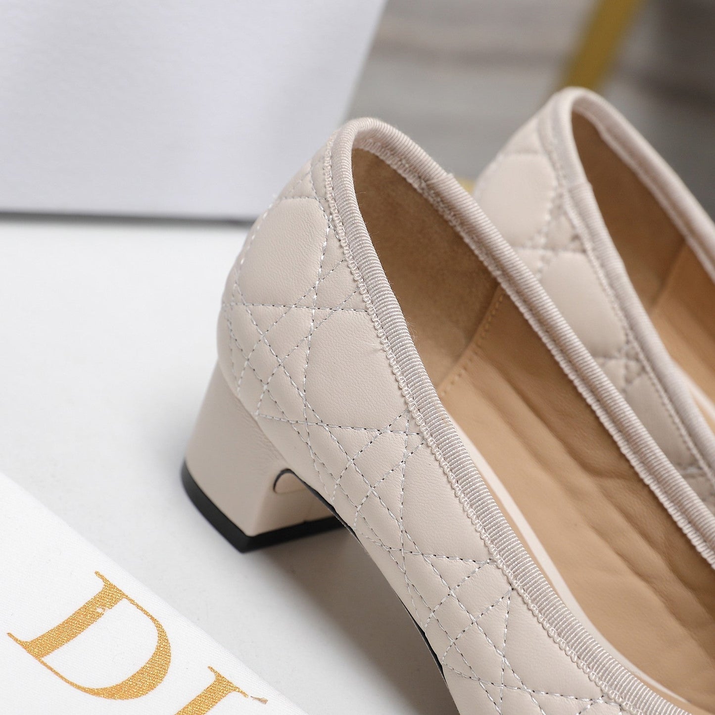 DIOR Pump 40mm In White Pink Quilted Calfskin 995266
