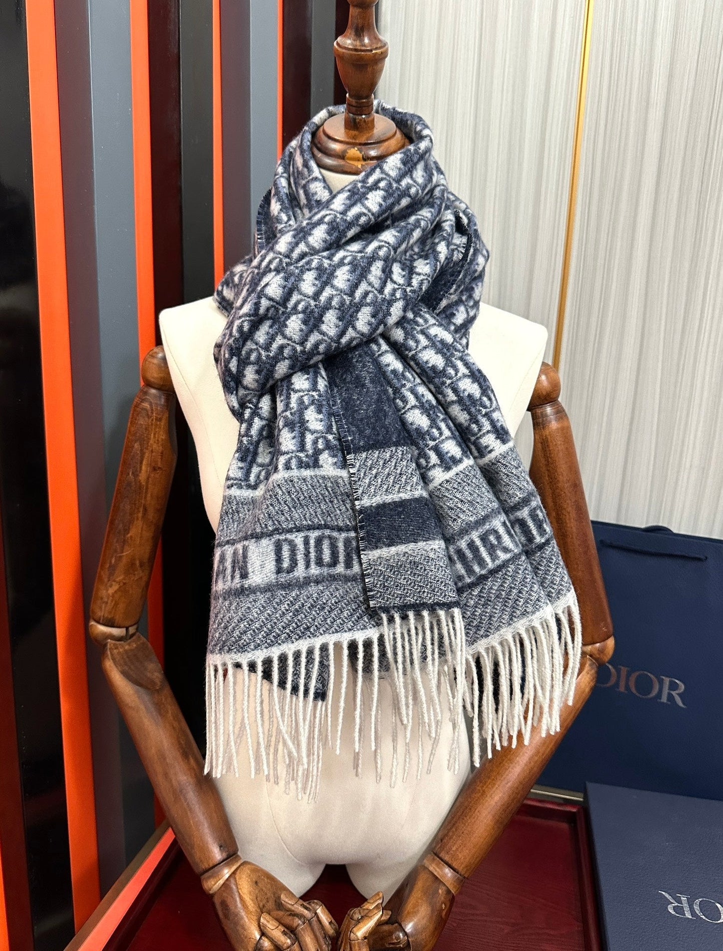 DIOR OBLIQUE 190 CM SCARF IN BLACK MIX WHITE TECHNICAL CASHMERE 415486