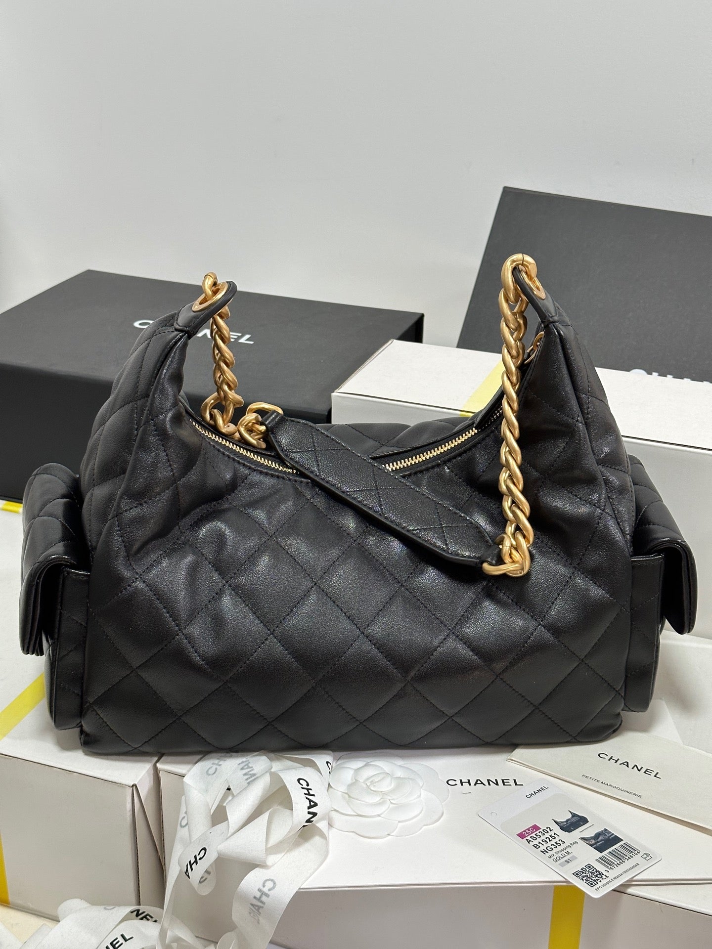 CHANEL 25C Hobo 35cm Black Lambskin Gold Hardware 243536