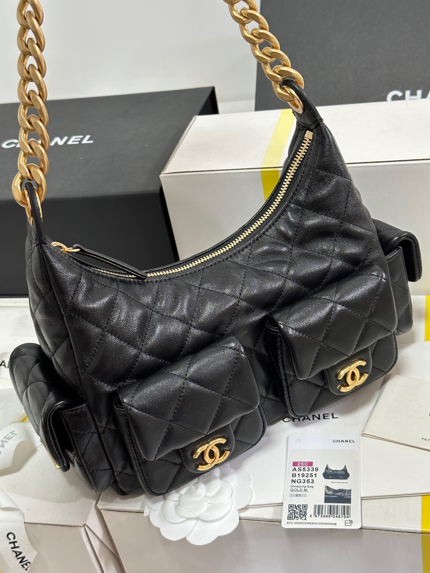 CHANEL 25C Hobo 31cm Black Lambskin Gold Hardware 243540