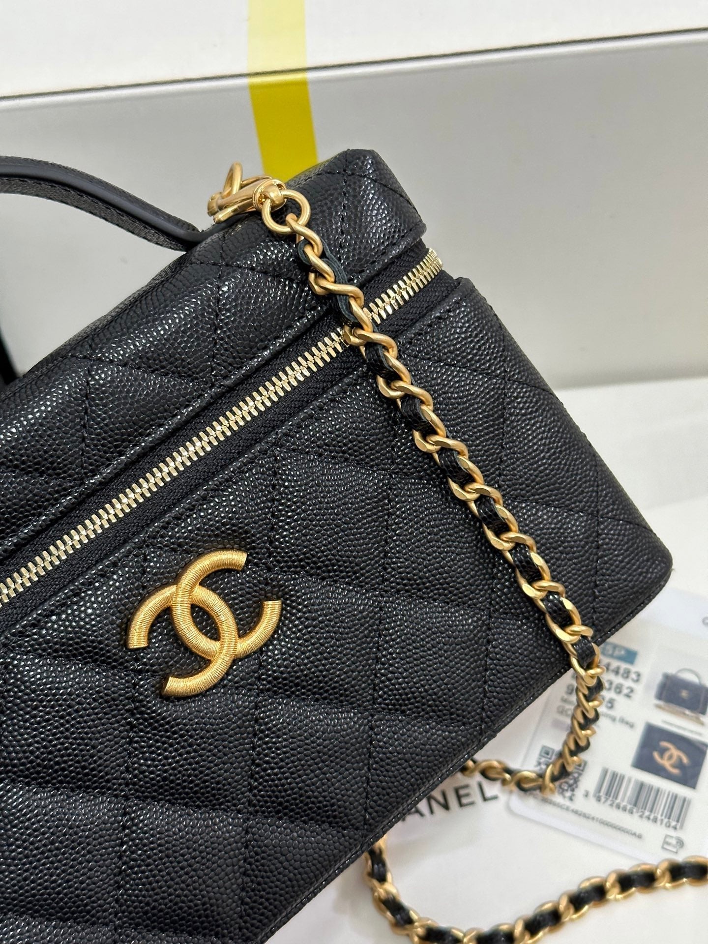 CHANEL 25P Vanity Case 19.5cm Black Calfskin Gold Hardware 243586