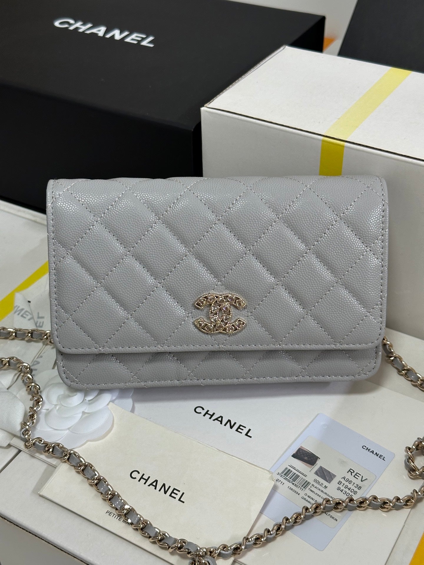 CHANEL 25P Wallet On Chain 19cm Light Gray Cowhide Heart Rhinestone 243598