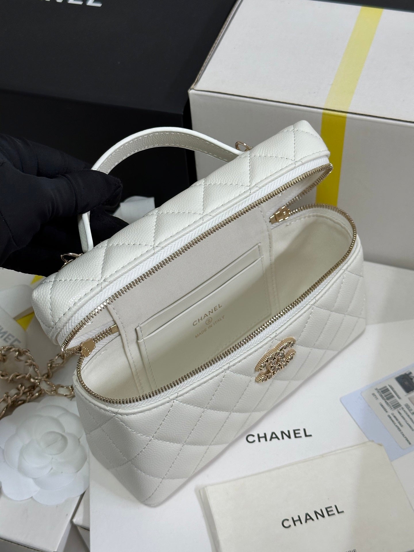 CHANEL 25P Vanity Case 19.5cm White Calfskin Heart Rhinestone 243604