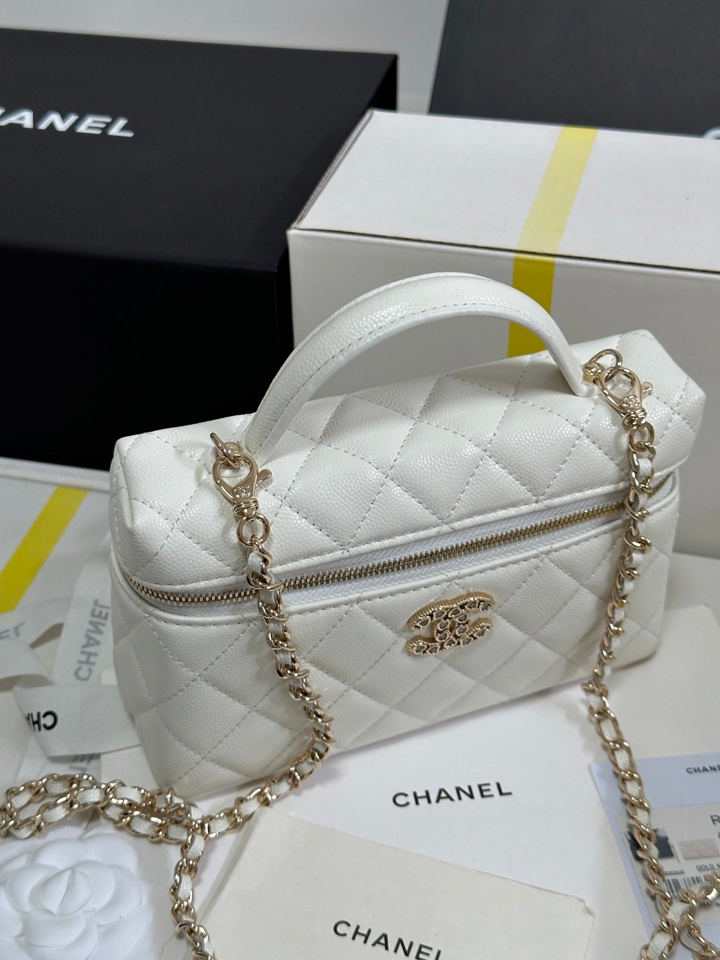CHANEL 25P Vanity Case 19.5cm White Calfskin Heart Rhinestone 243604