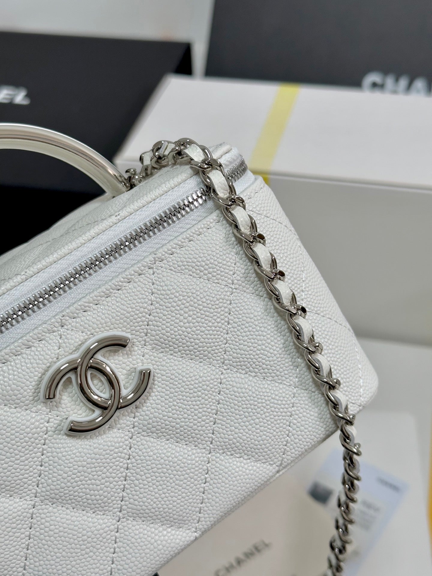 CHANEL 25P Vanity Case 17cm White Leather Silver Hardware 243460