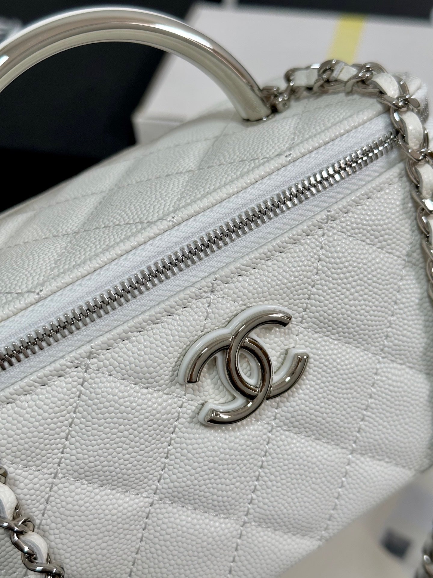CHANEL 25P Vanity Case 17cm White Leather Silver Hardware 243460