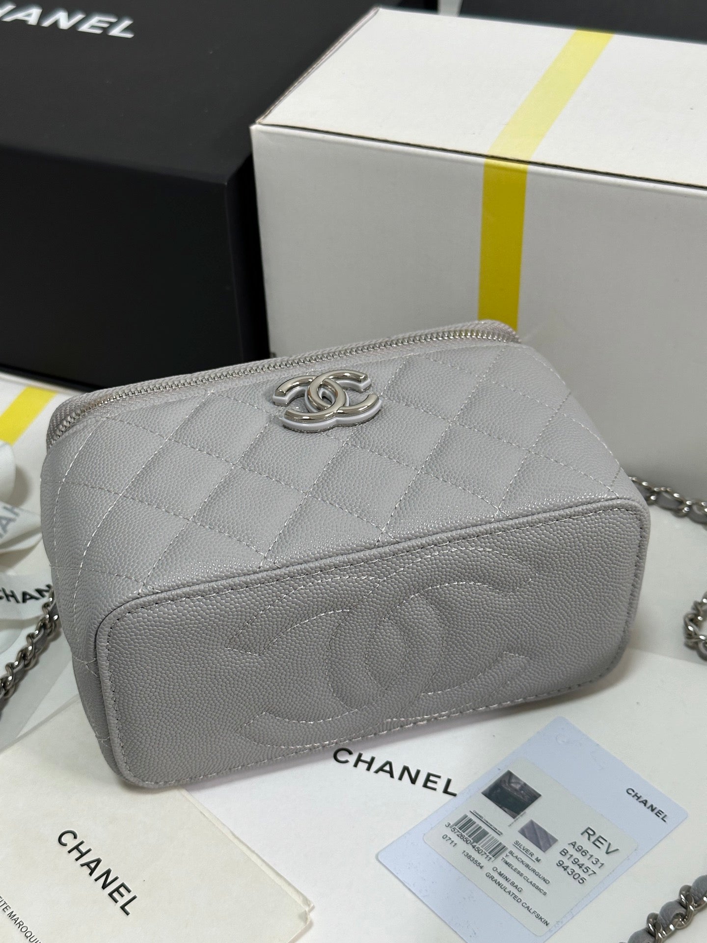 CHANEL 25P Vanity Case 17cm Light Gray Leather Silver Hardware 243466