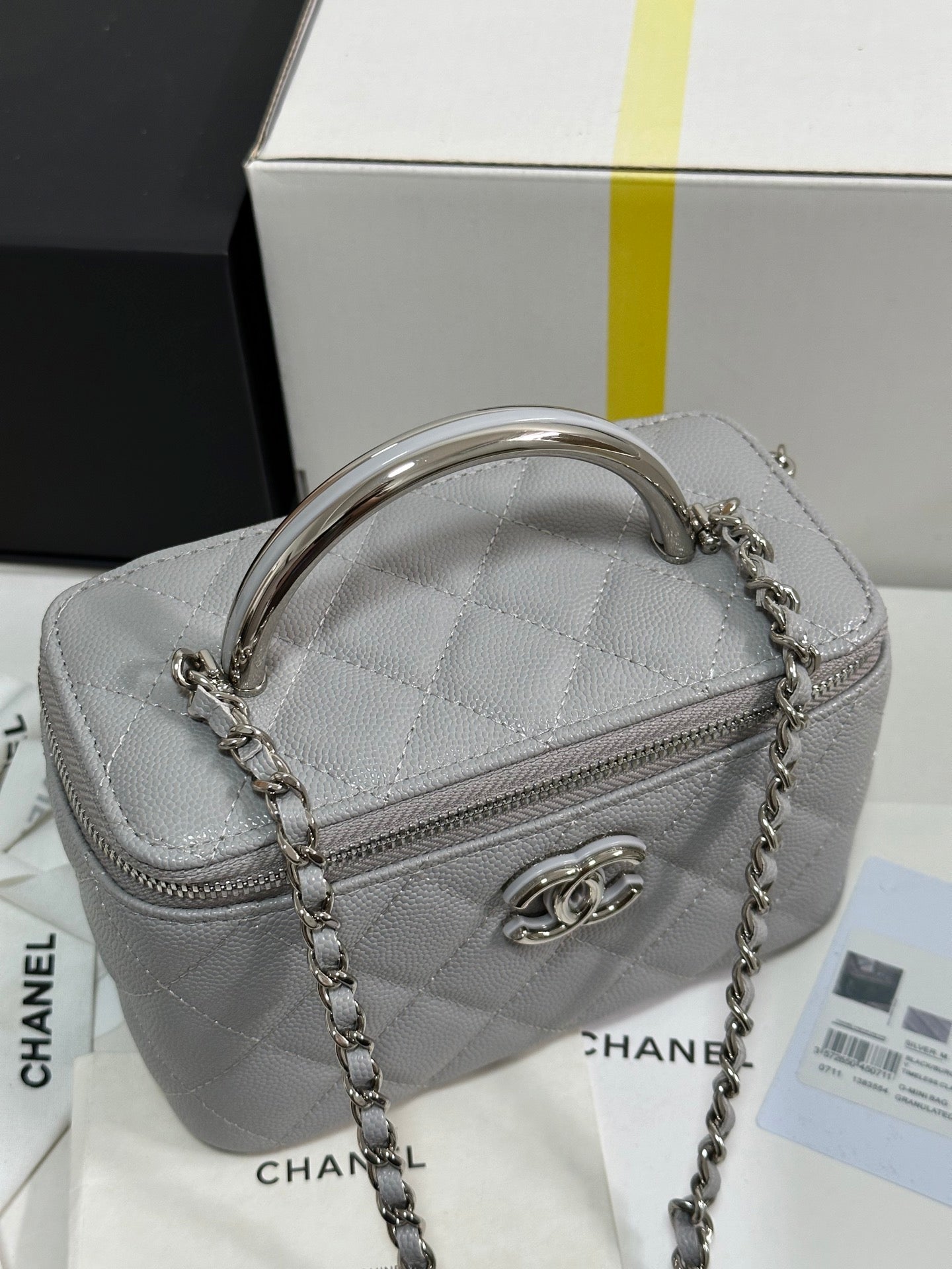 CHANEL 25P Vanity Case 17cm Light Gray Leather Silver Hardware 243466