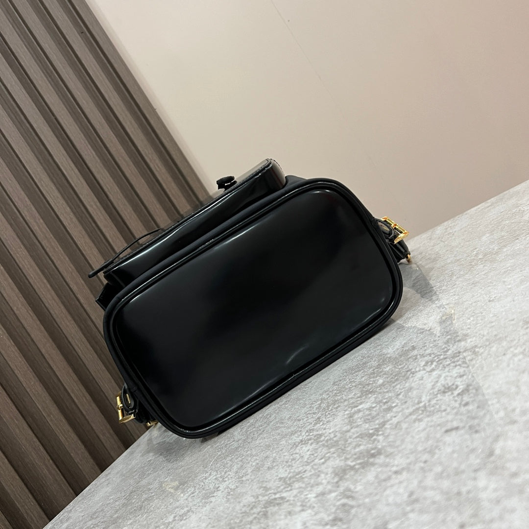 PRADA BACKPACK 25 IN BLACK RE-NYLON AND GLOSSY CALFSKIN GOLD HARDWARE