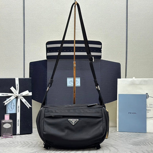 PRADA SHOULDER BAG 27 IN BLACK RE-NYLON TRIANGLE LOGO