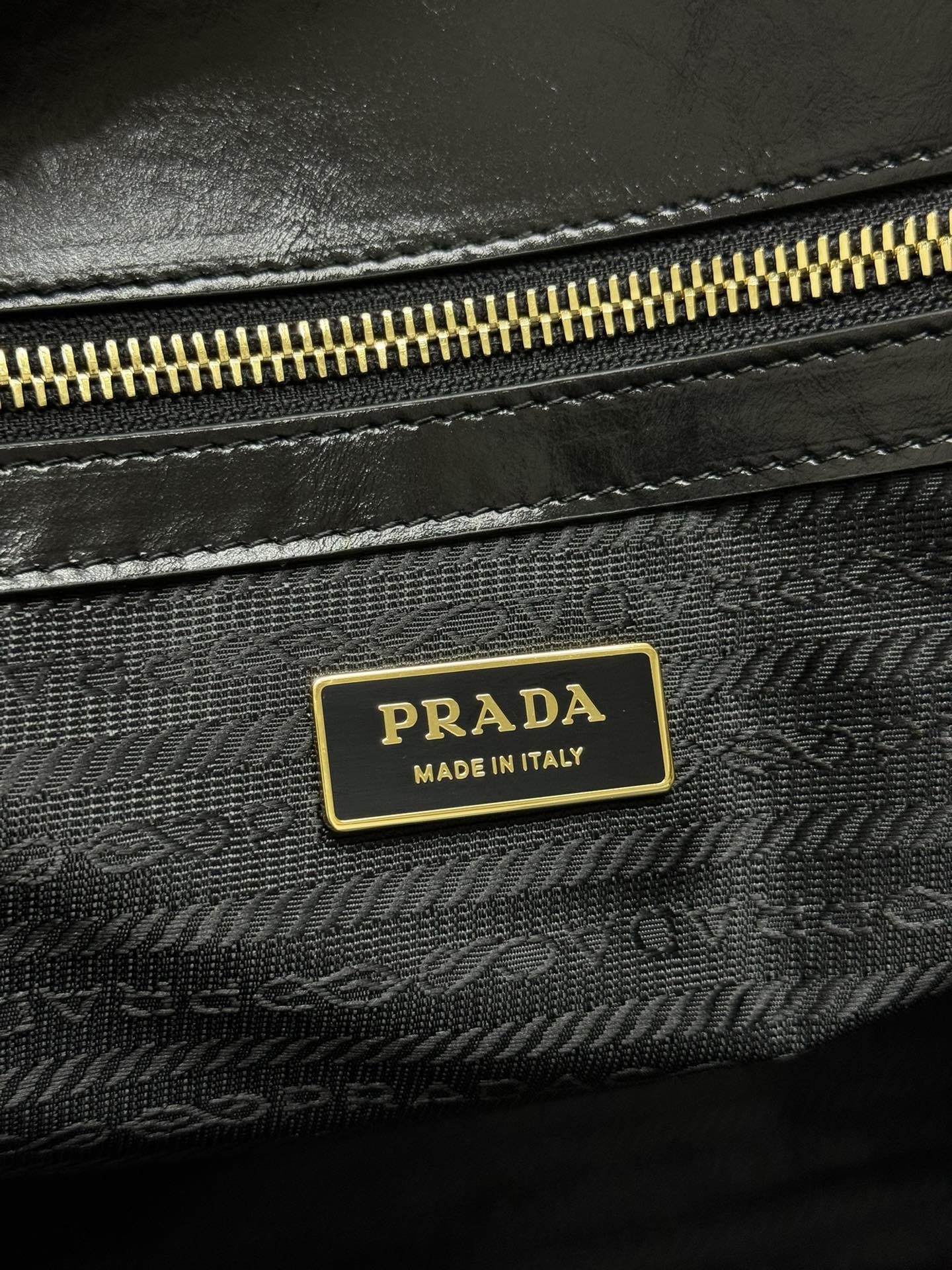 PRADA TOTE BAG 39 IN BLACK SMOOTH CALFSKIN
