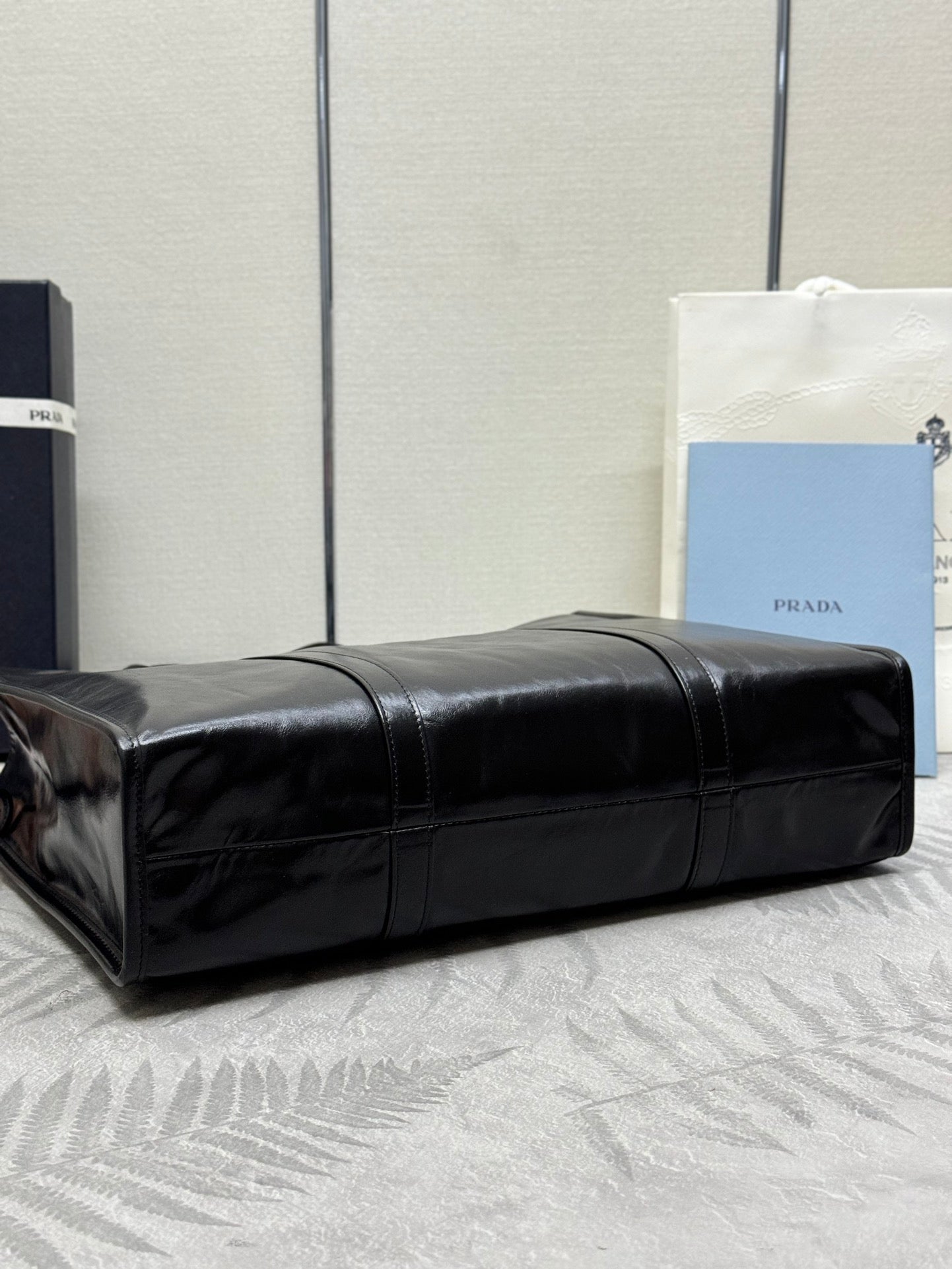 PRADA TOTE BAG 39 IN BLACK SMOOTH CALFSKIN