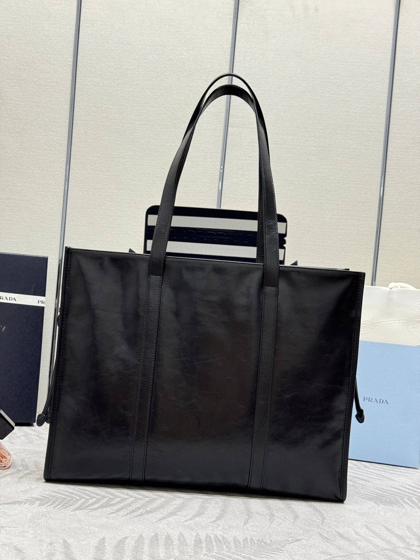 PRADA TOTE BAG 39 IN BLACK SMOOTH CALFSKIN