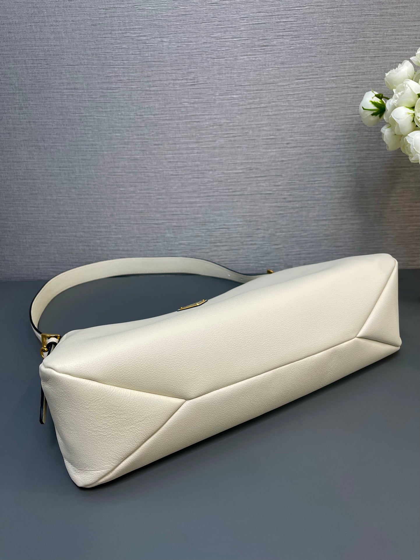 PRADA LARGE HOBO BAG 39 IN WHITE SOFT LAMBSKIN