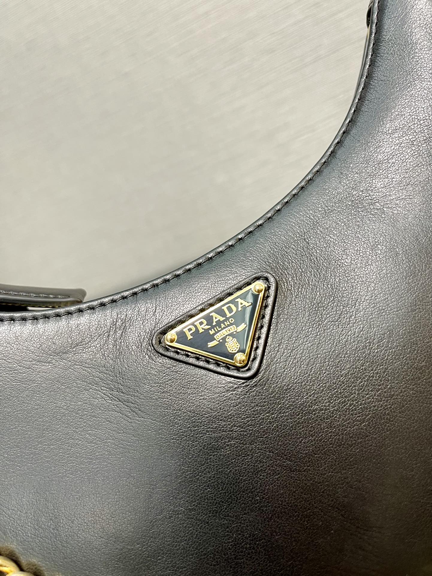 PRADA HOBO BAG 23 IN BLACK SMOOTH NAPPA LAMBSKIN GOLD HARDWARE