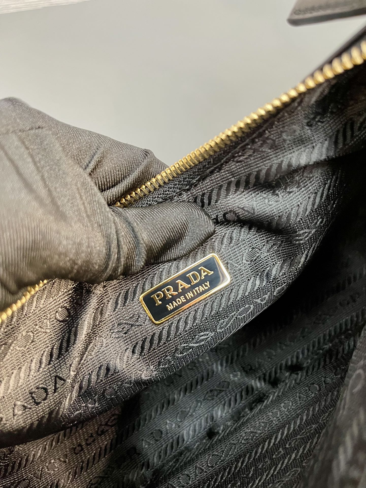 PRADA HOBO BAG 23 IN BLACK PATENT NAPPA LAMBSKIN GOLD HARDWARE
