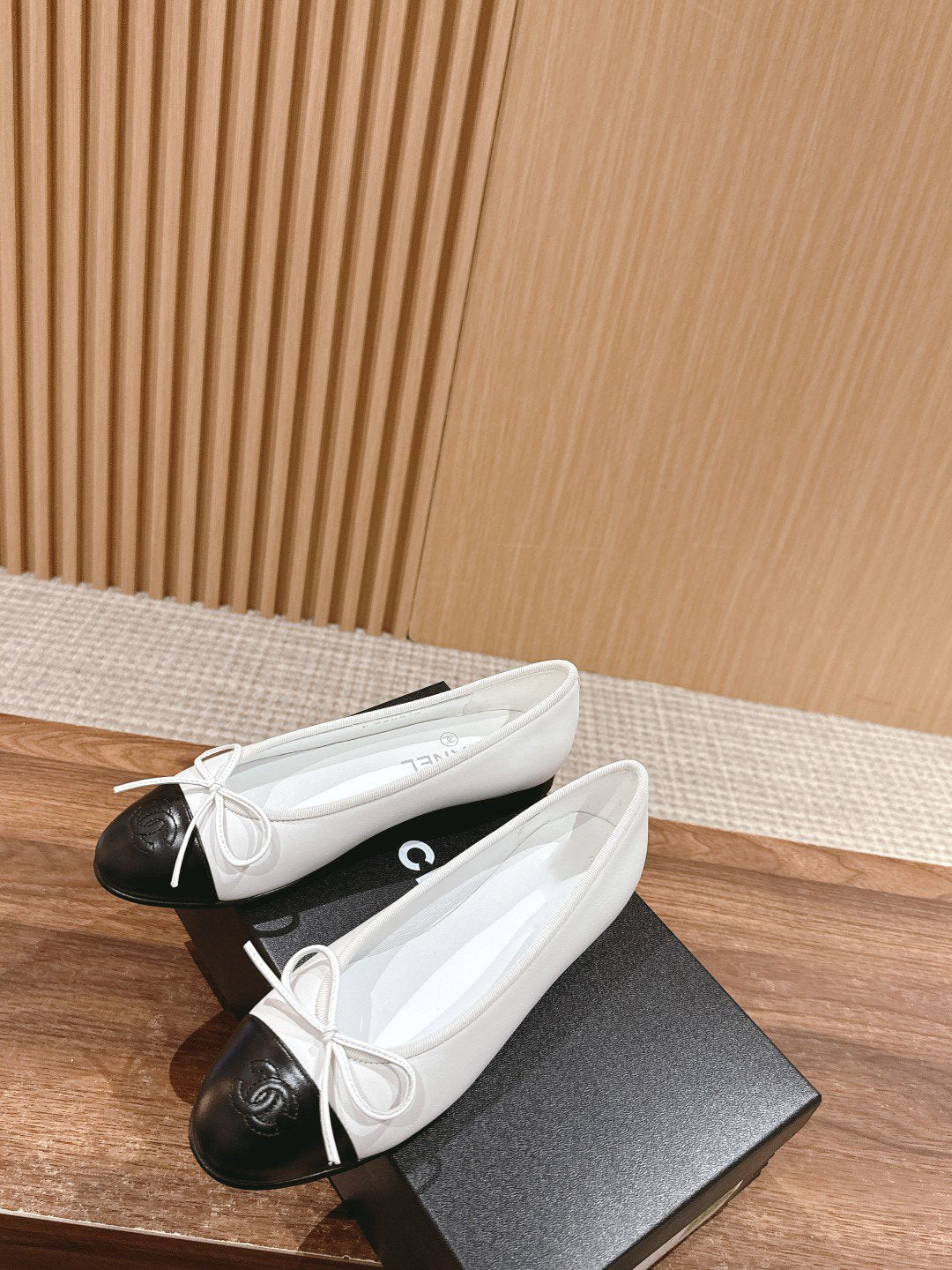 CHANEL ballet flat white back lambskin