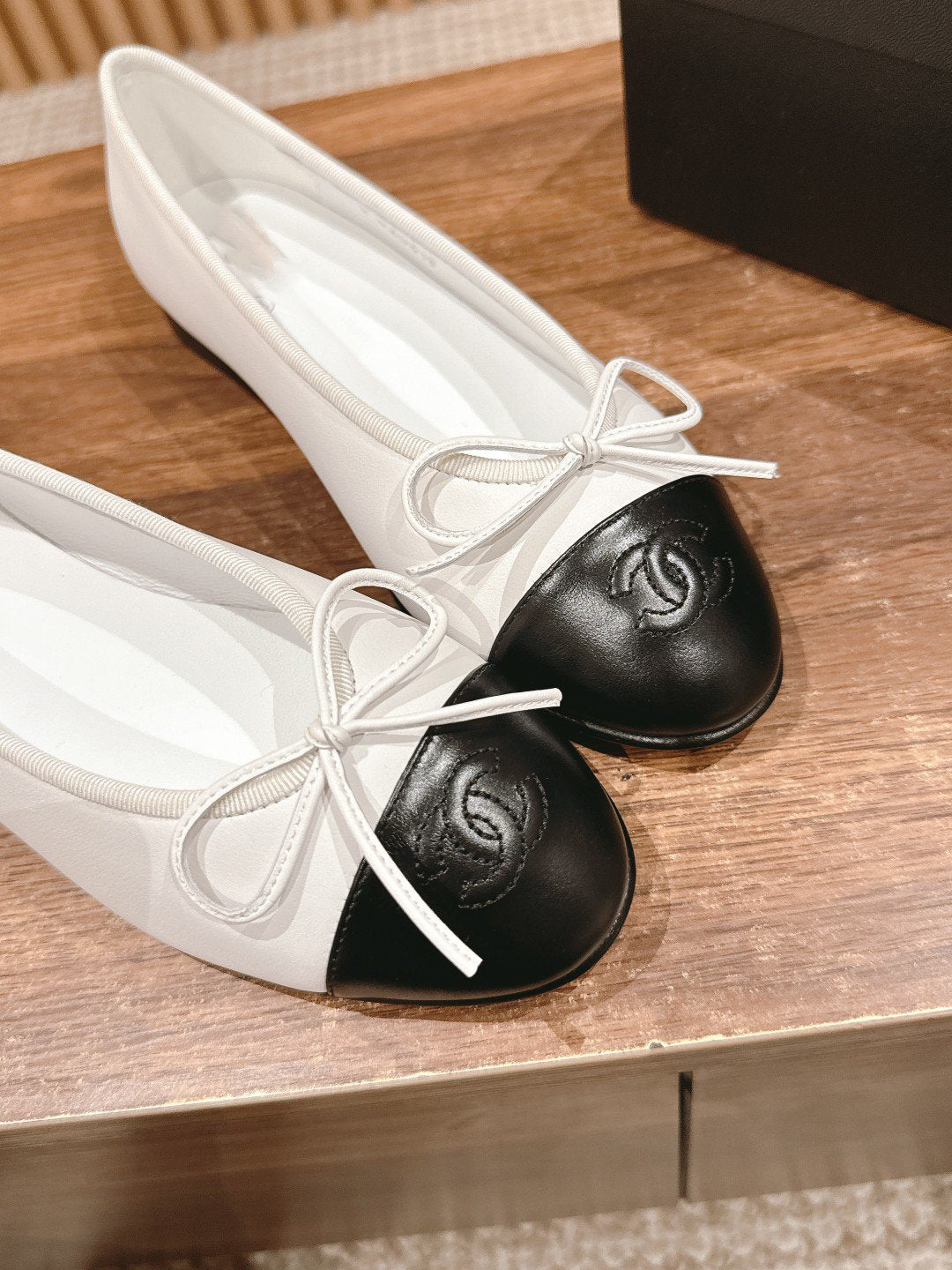 CHANEL ballet flat white back lambskin