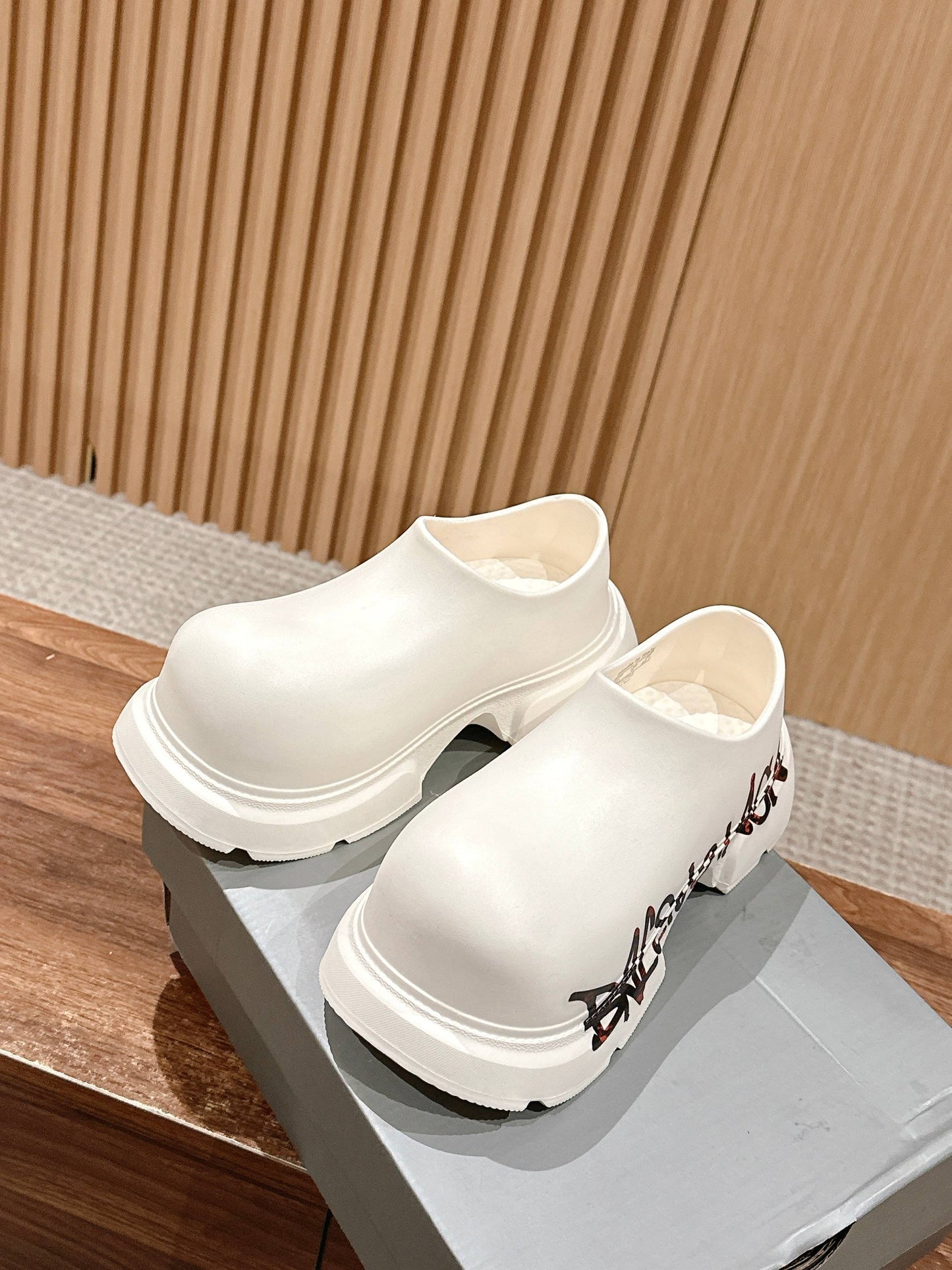 Balanciaga GRAFFITI THICK-SOLED CHEF SHOES IN WHITE RUBBER