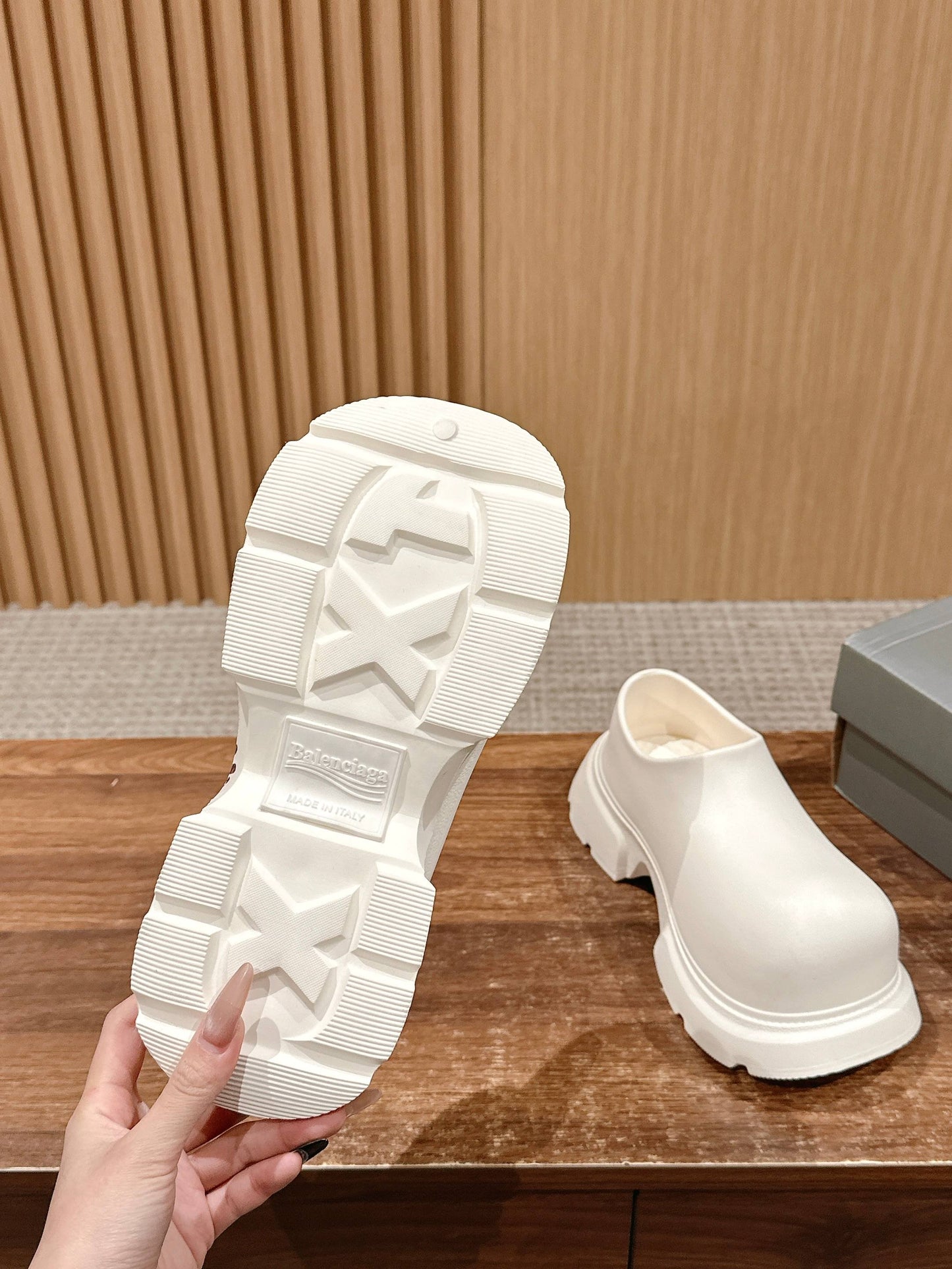 Balanciaga GRAFFITI THICK-SOLED CHEF SHOES IN WHITE RUBBER