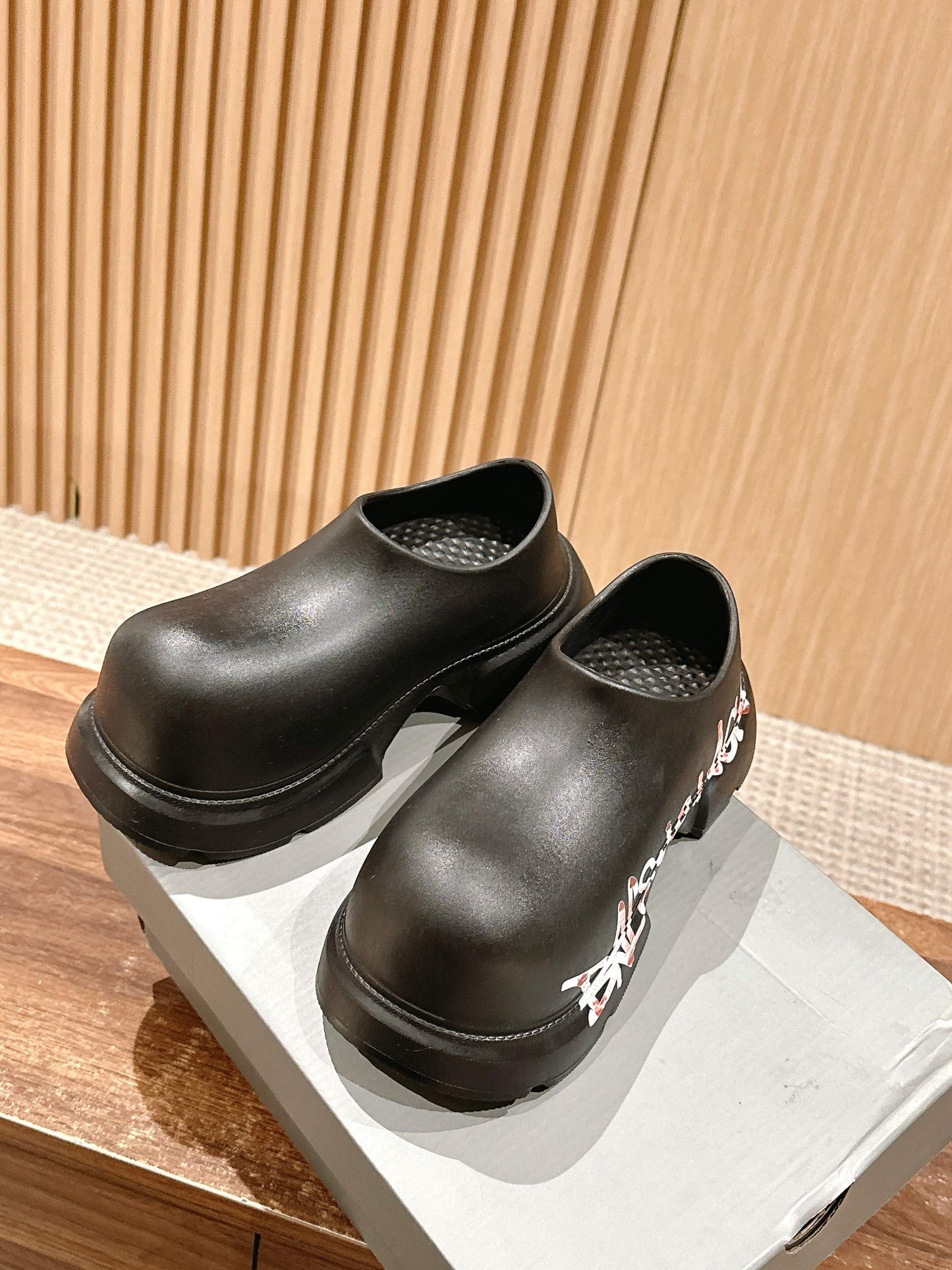 Balanciaga GRAFFITI THICK-SOLED CHEF SHOES IN BLACK RUBBER