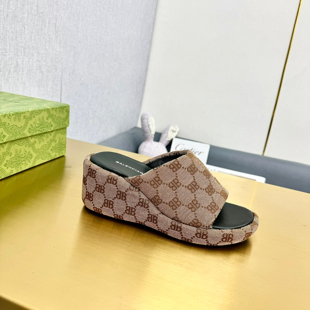 Balanciaga WEDGE SANDALS IN LIGHT BROWN MONOGRAM JACQUARD FABRIC