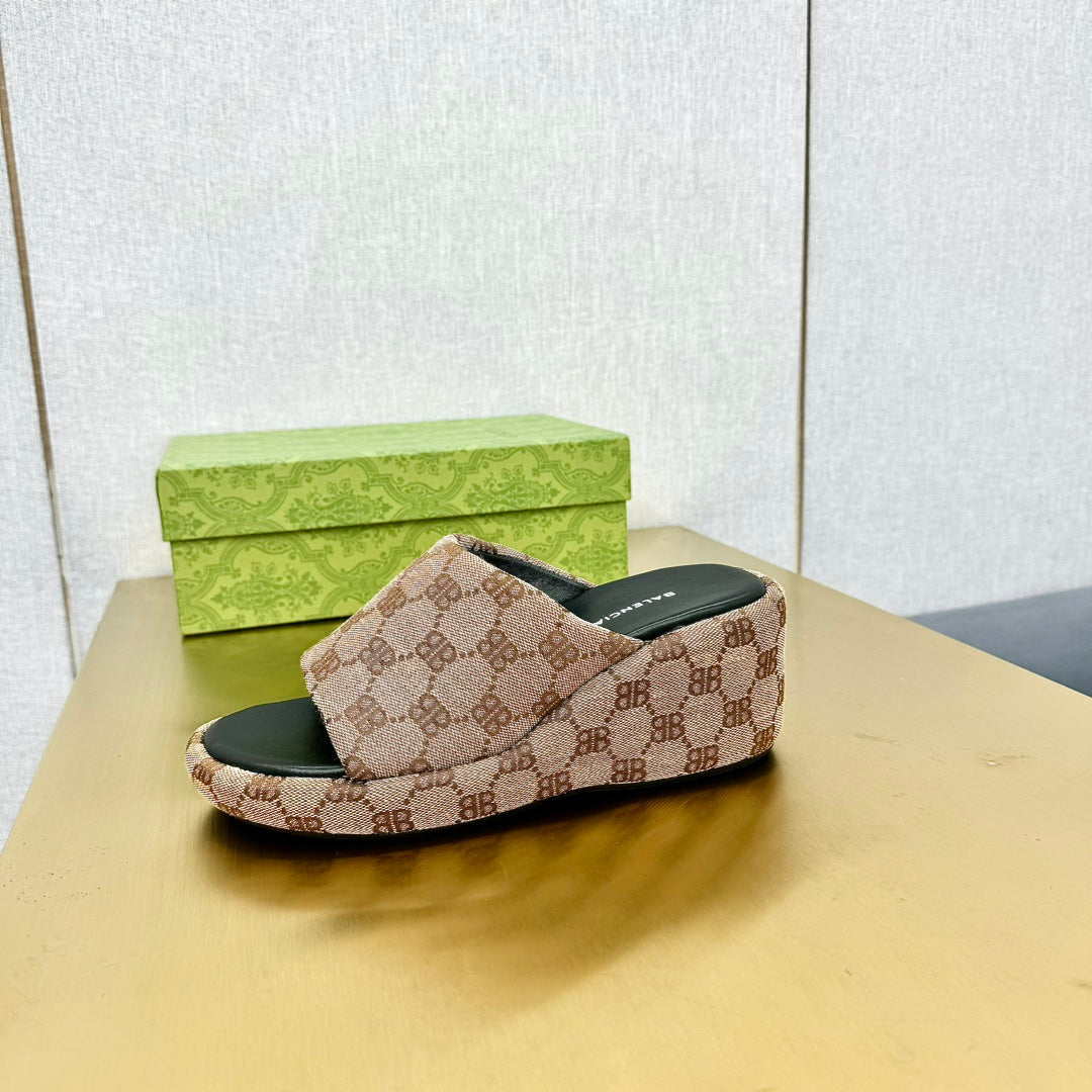 Balanciaga WEDGE SANDALS IN LIGHT BROWN MONOGRAM JACQUARD FABRIC
