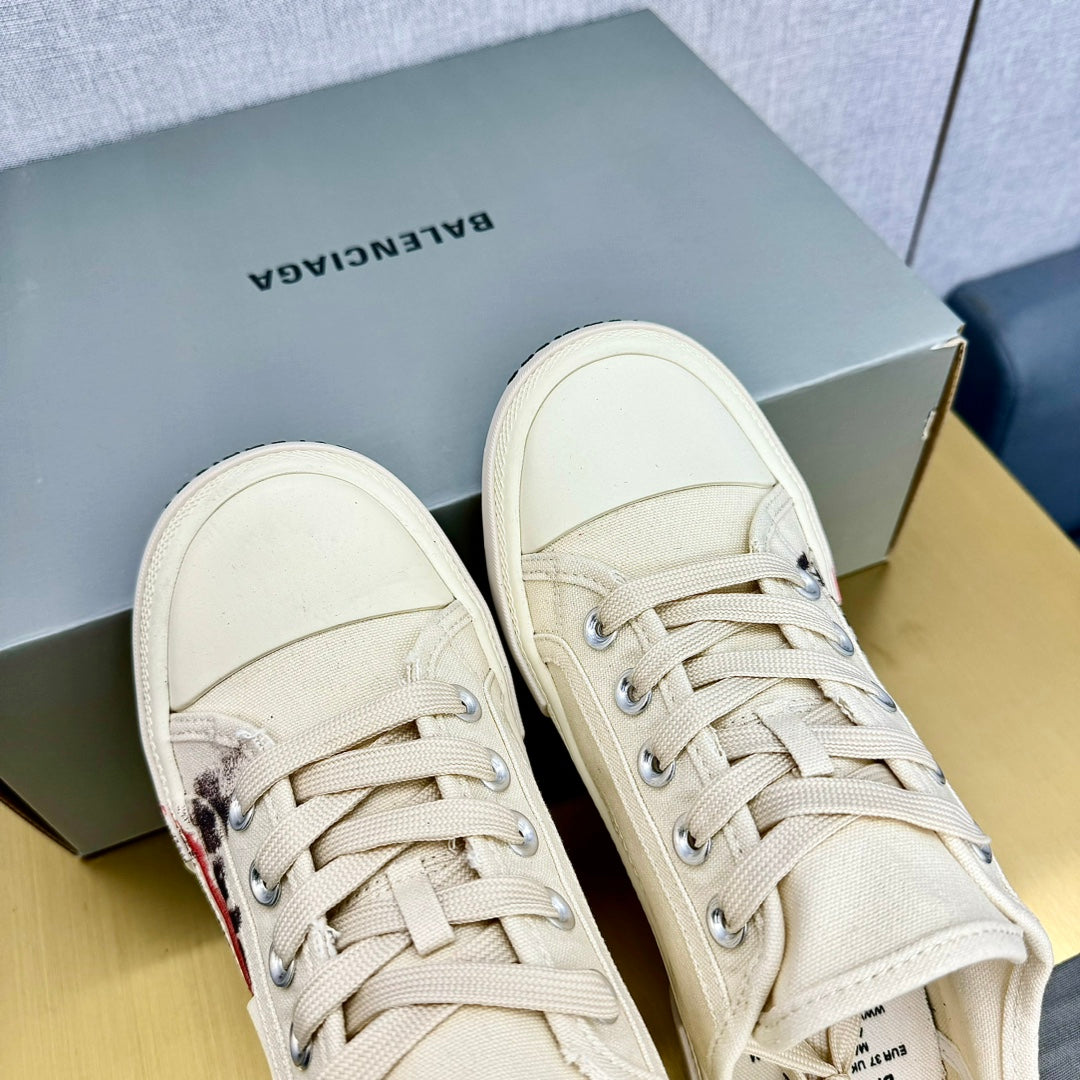 Balanciaga SNEAKERS IN WHITE CANVAS GRAFFITI LOGO