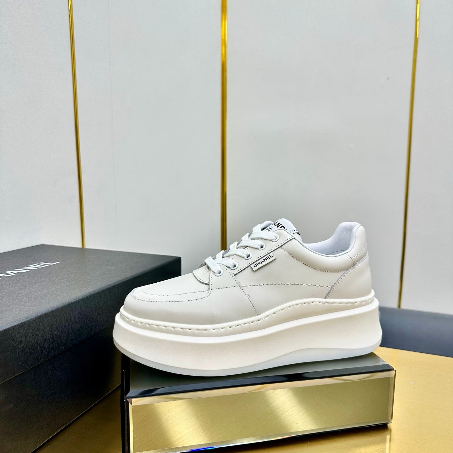 CHANEL 25 Sneaker White Leather 238471