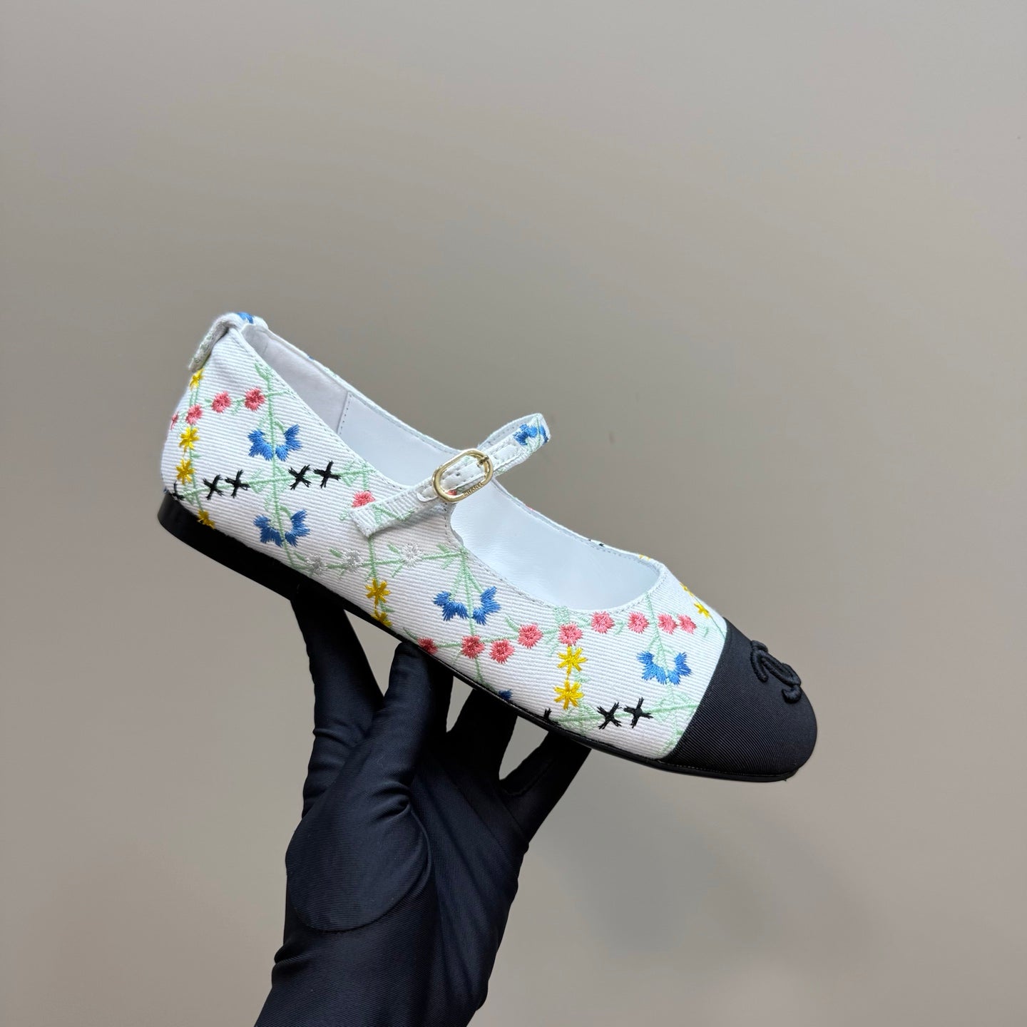 CHANEL 25 Mary Jane Flats White Pattern Fabric 239405