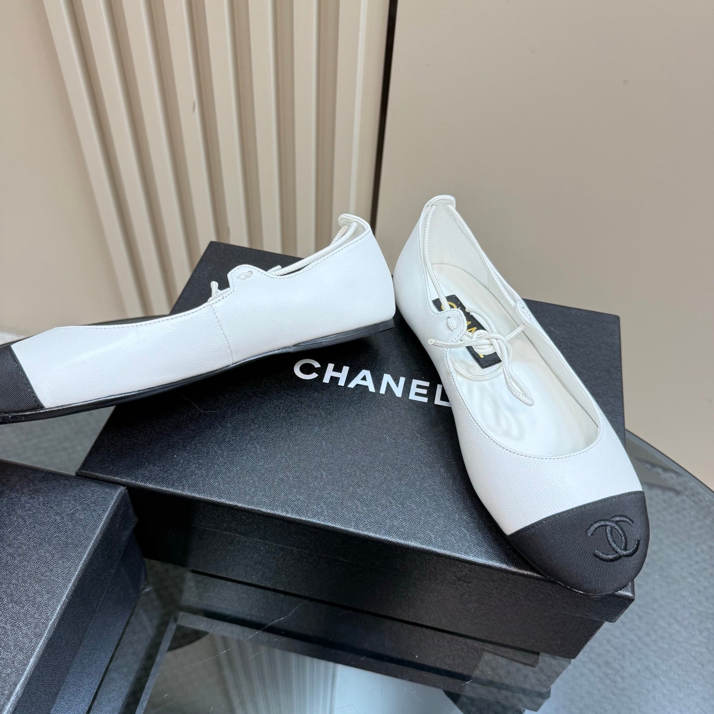 CHANEL 25 Mary Jane Flat White Leather with Fabric 239409