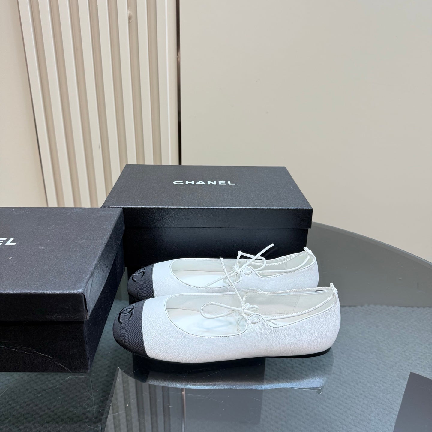 CHANEL 25 Mary Jane Flat White Leather with Fabric 239409