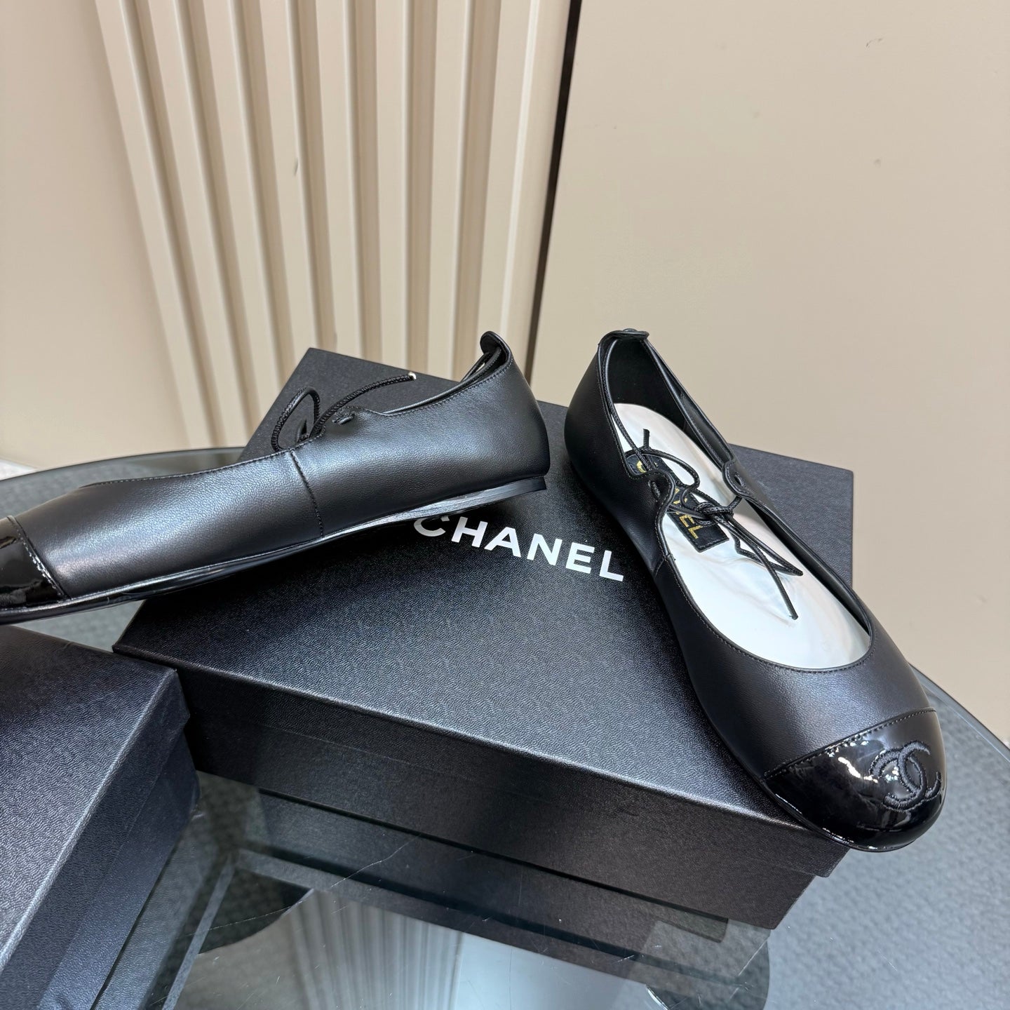 CHANEL 25 Mary Jane Flat Black Leather with Patent Leather 239410