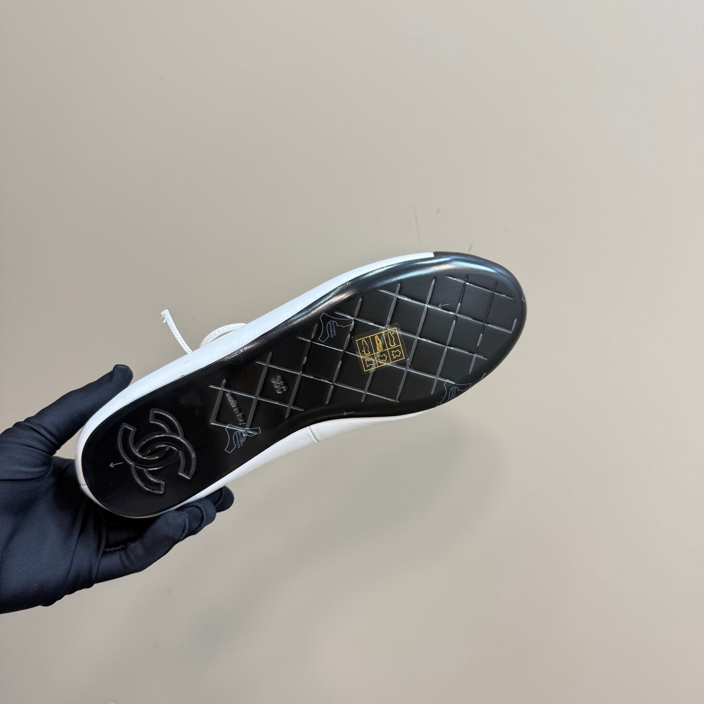 CHANEL 25 Mary Jane Flat White Leather with Patent Leather 239411