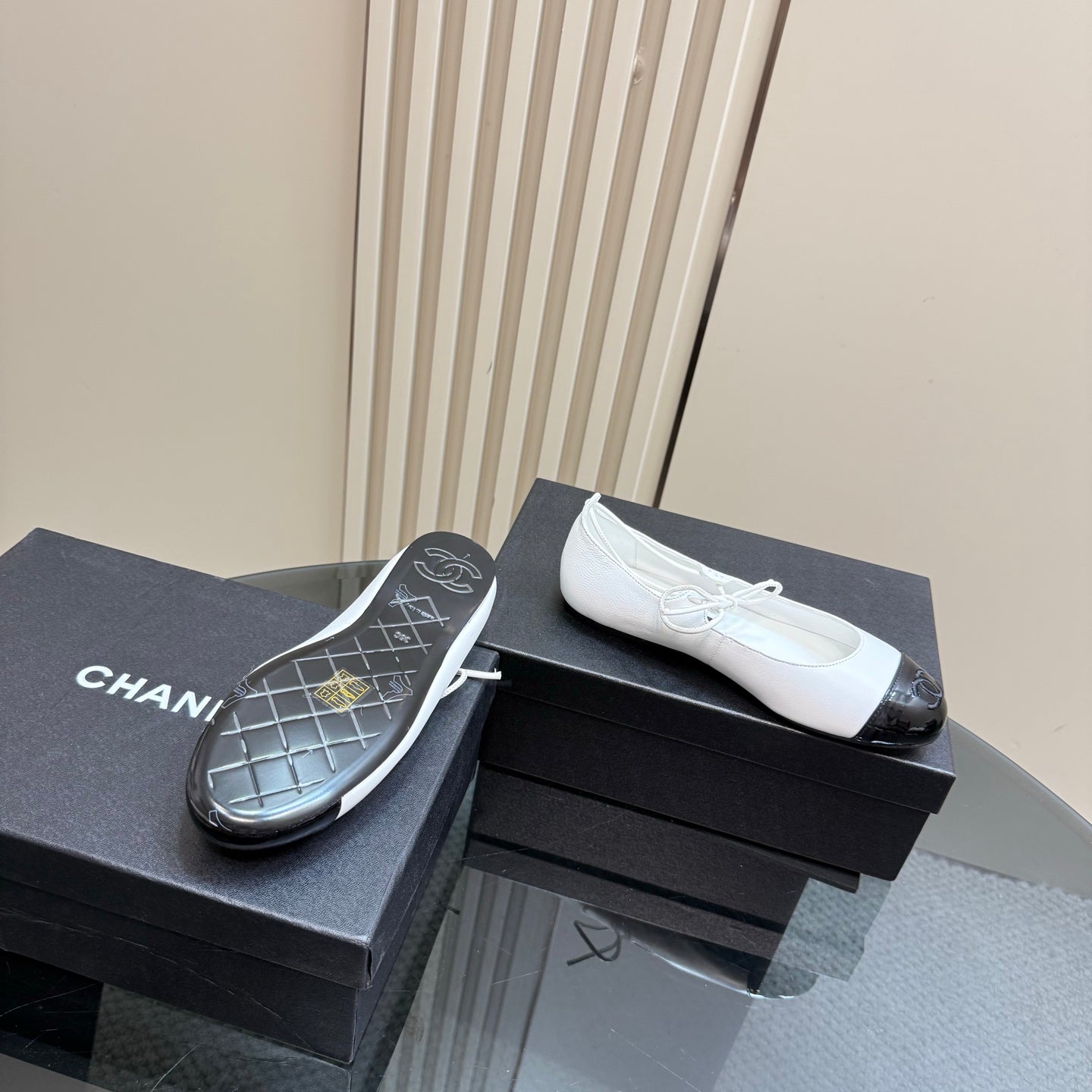 CHANEL 25 Mary Jane Flat White Leather with Patent Leather 239411