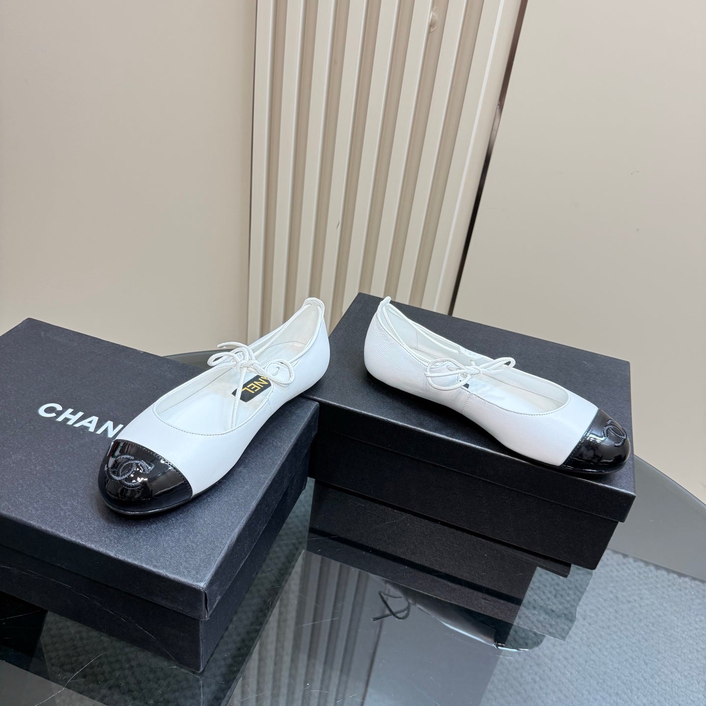CHANEL 25 Mary Jane Flat White Leather with Patent Leather 239411
