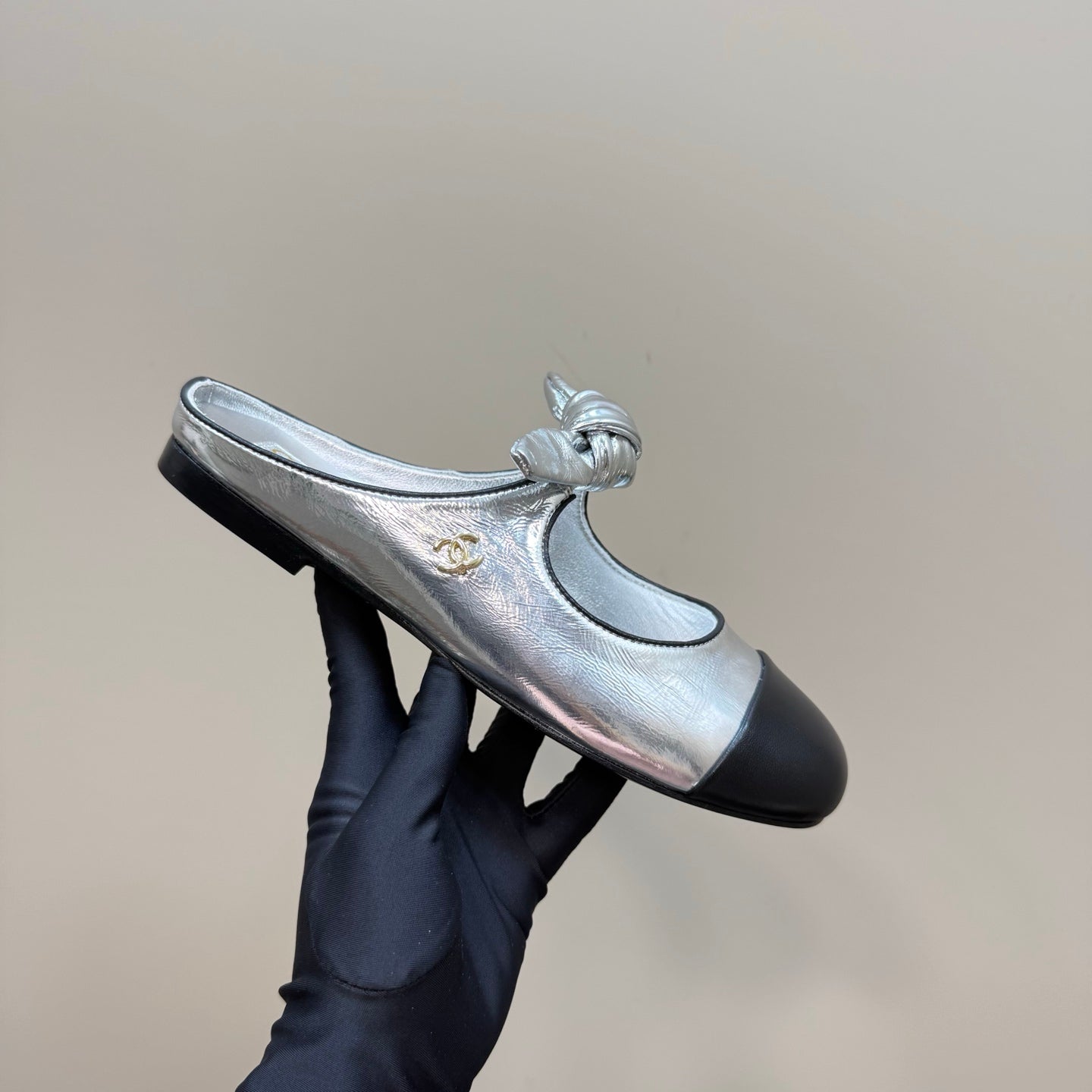 CHANEL 25 Mule Flat Silver Sheepskin 239413