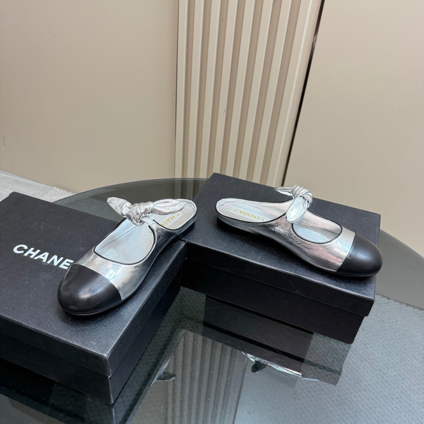 CHANEL 25 Mule Flat Silver Sheepskin 239413