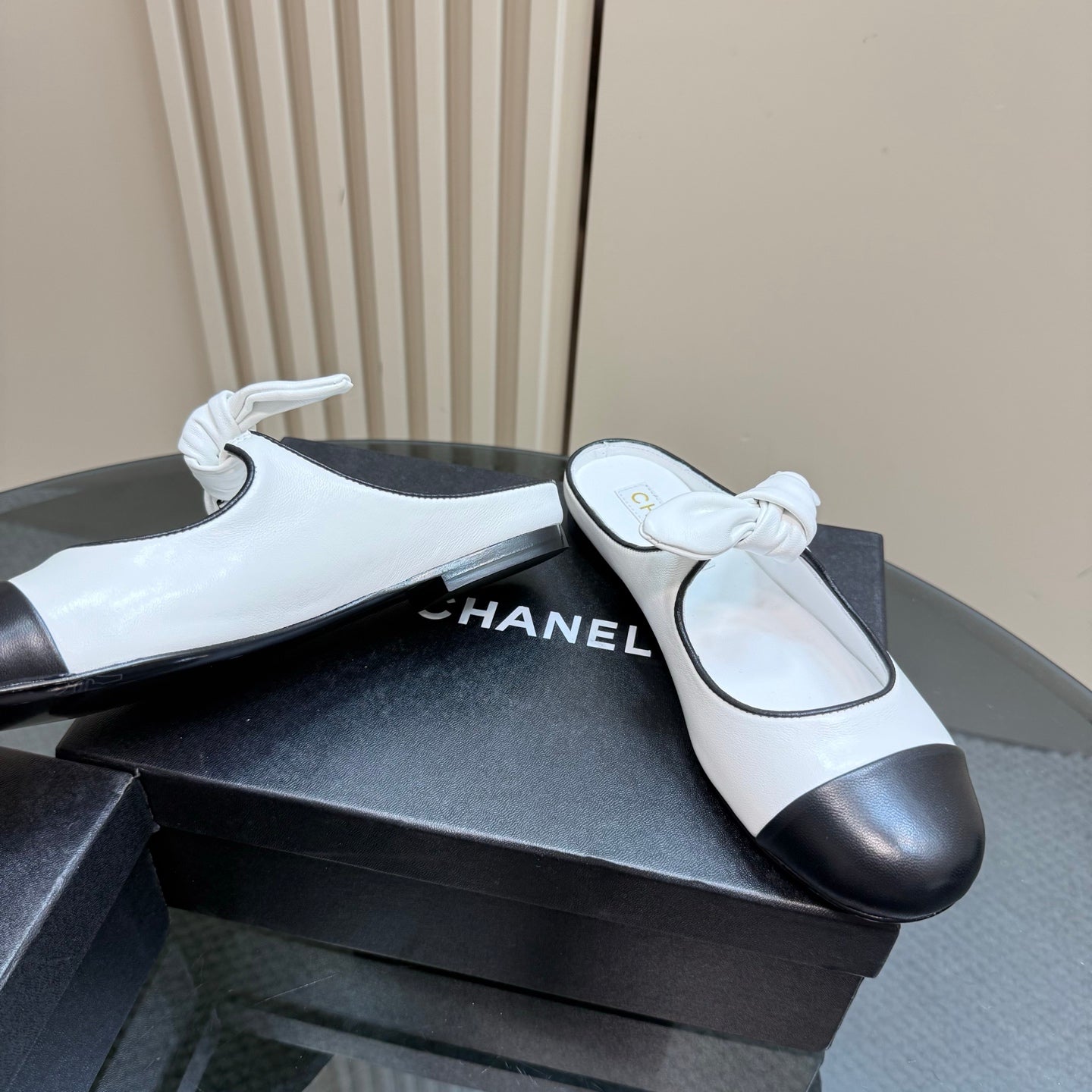 CHANEL 25 Mule Flat White Sheepskin 239415