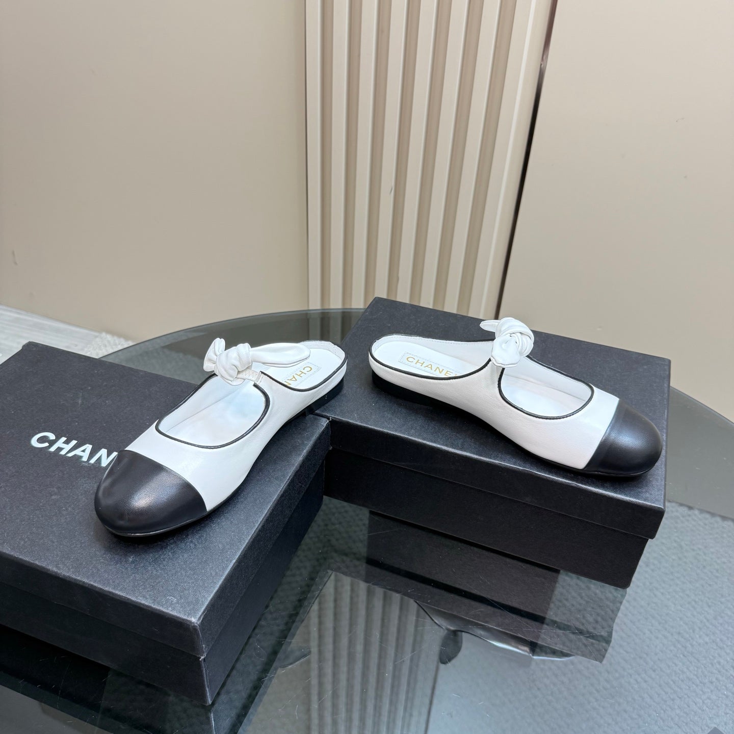 CHANEL 25 Mule Flat White Sheepskin 239415