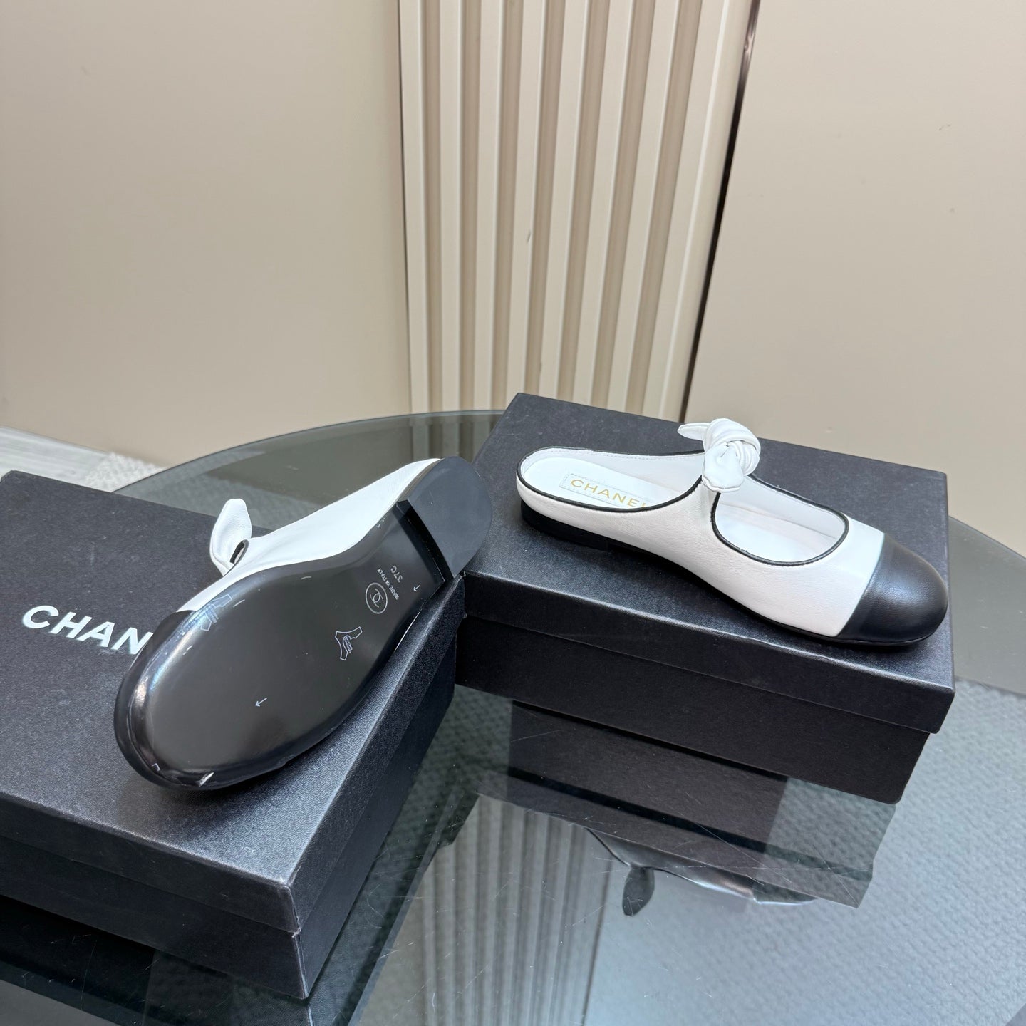 CHANEL 25 Mule Flat White Sheepskin 239415