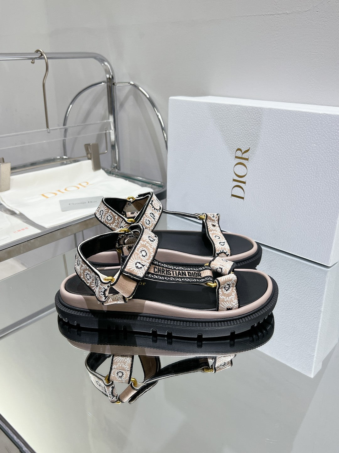 DIOR D-Wave Sandal In Light Pink Black Cowhide 100761