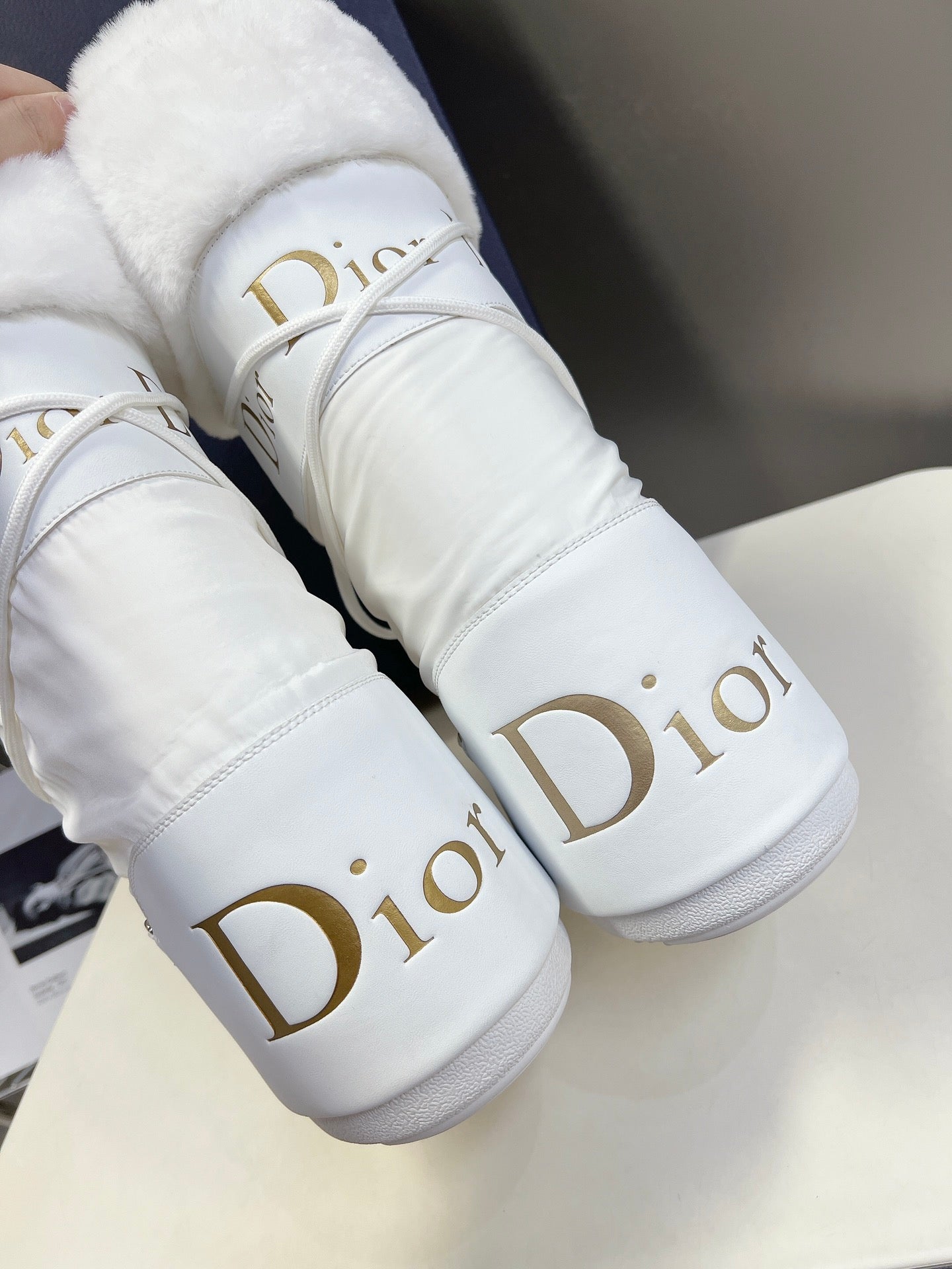DIOR Short Boots 60mm In White Cowhide With Feather 989719