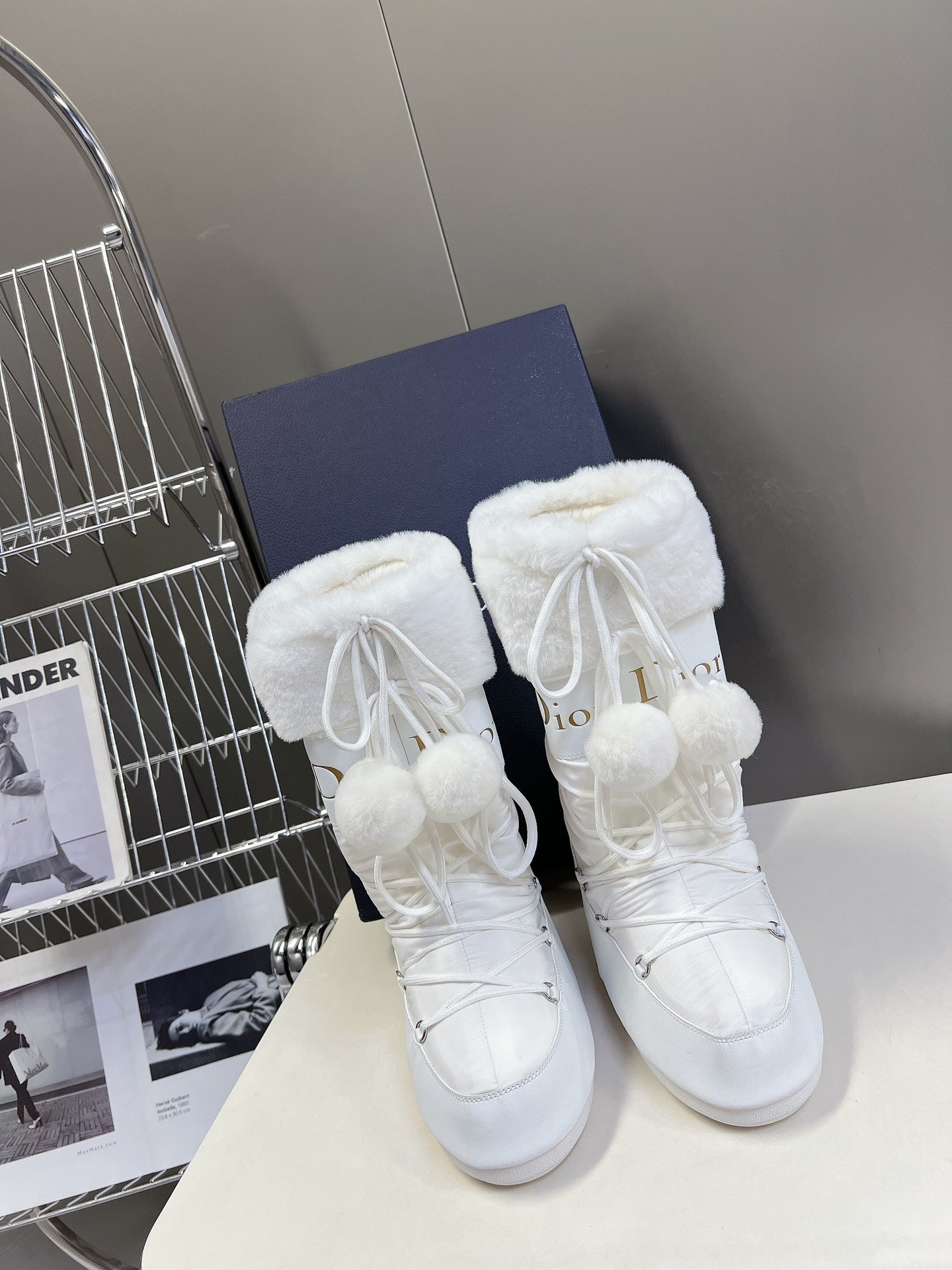 DIOR Short Boots 60mm In White Cowhide With Feather 989719