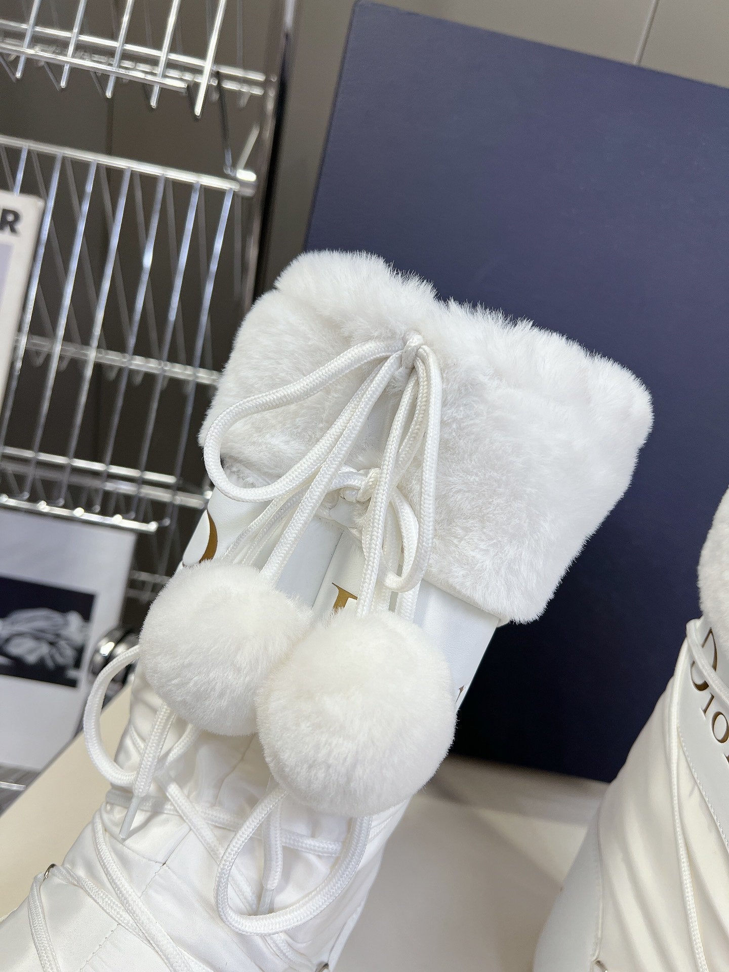 DIOR Short Boots 60mm In White Cowhide With Feather 989719